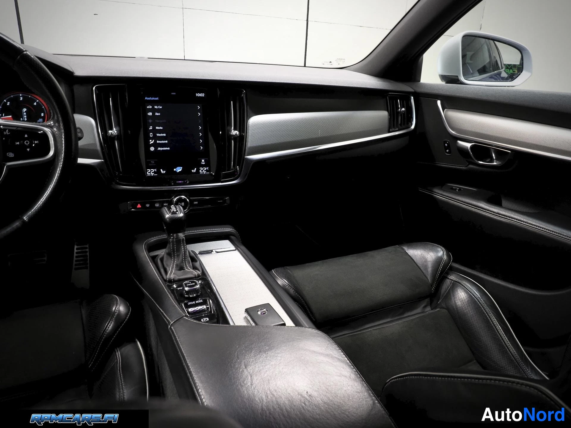 Sininen Volvo V90 2017, yksityiskohta, kuva 47