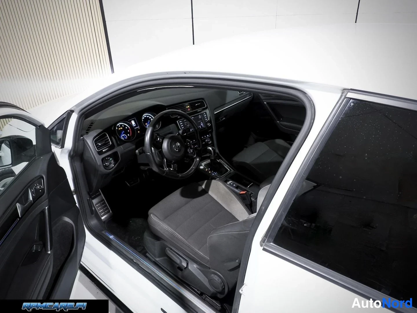 Volkswagen R 2.0 TSI 221kW 4Motion DSG 2015, ulkokuva 11 – Kerava