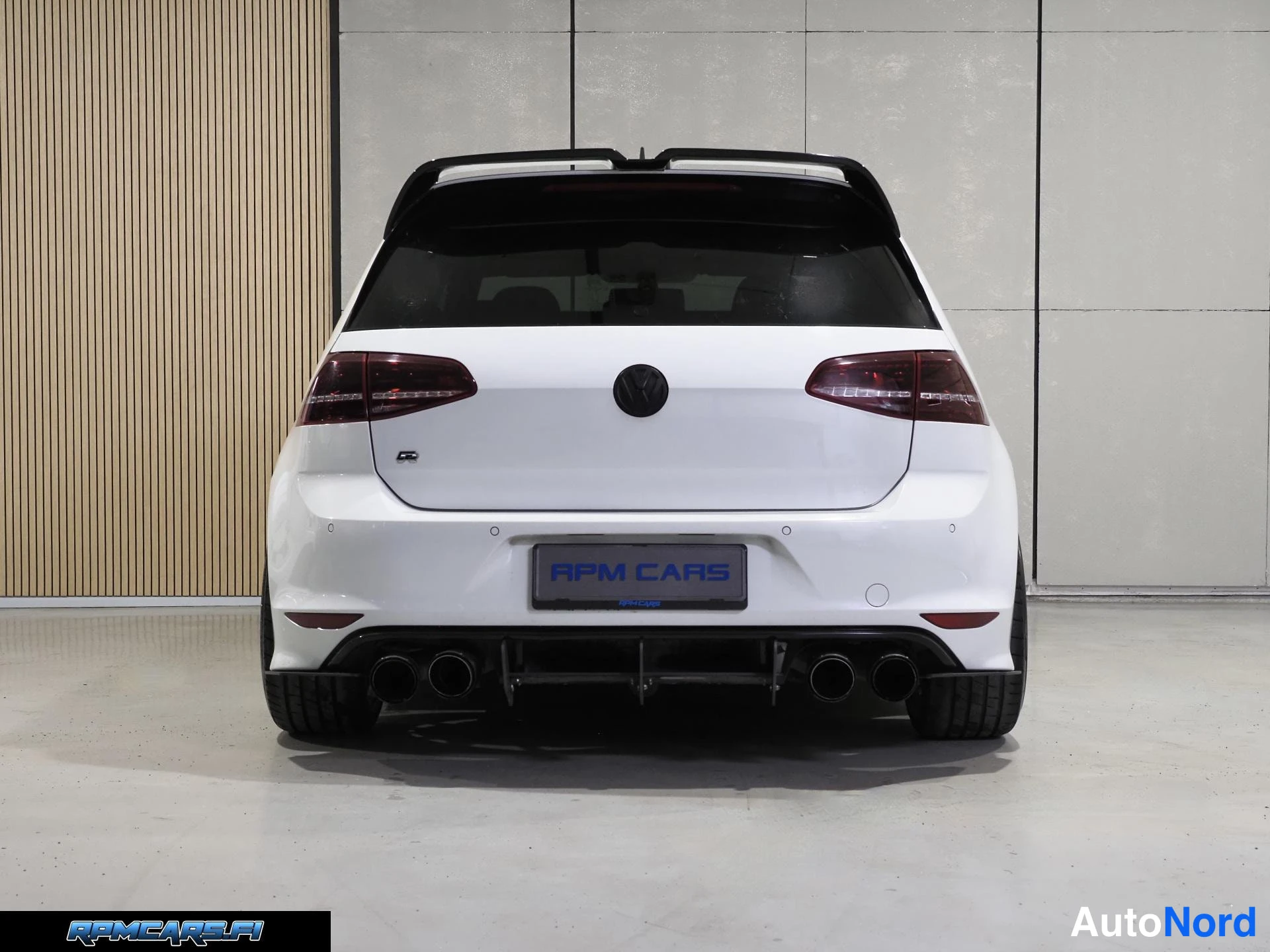 Valkoinen Volkswagen Golf 2015, takaa, kuva 24