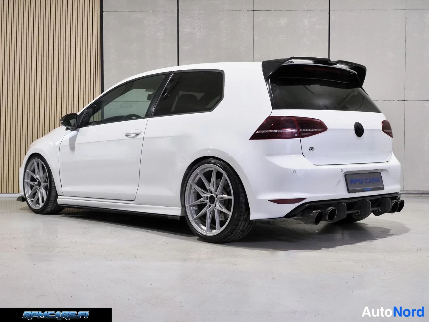 Valkoinen Volkswagen Golf 2015, takaviisto, kuva 19