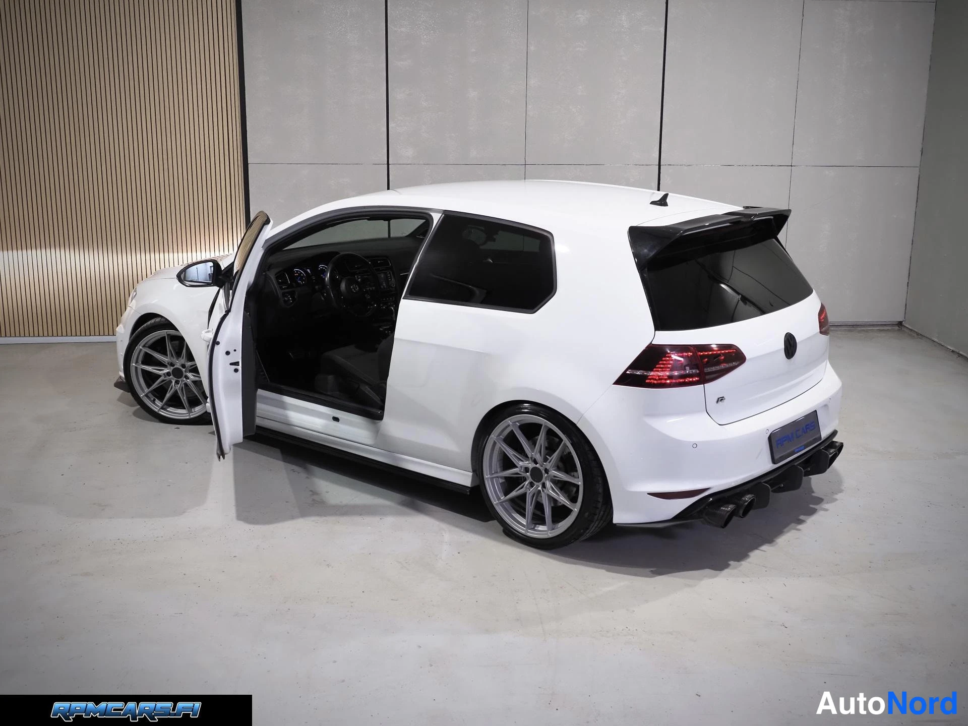 Valkoinen Volkswagen Golf 2015, takaviisto, kuva 23