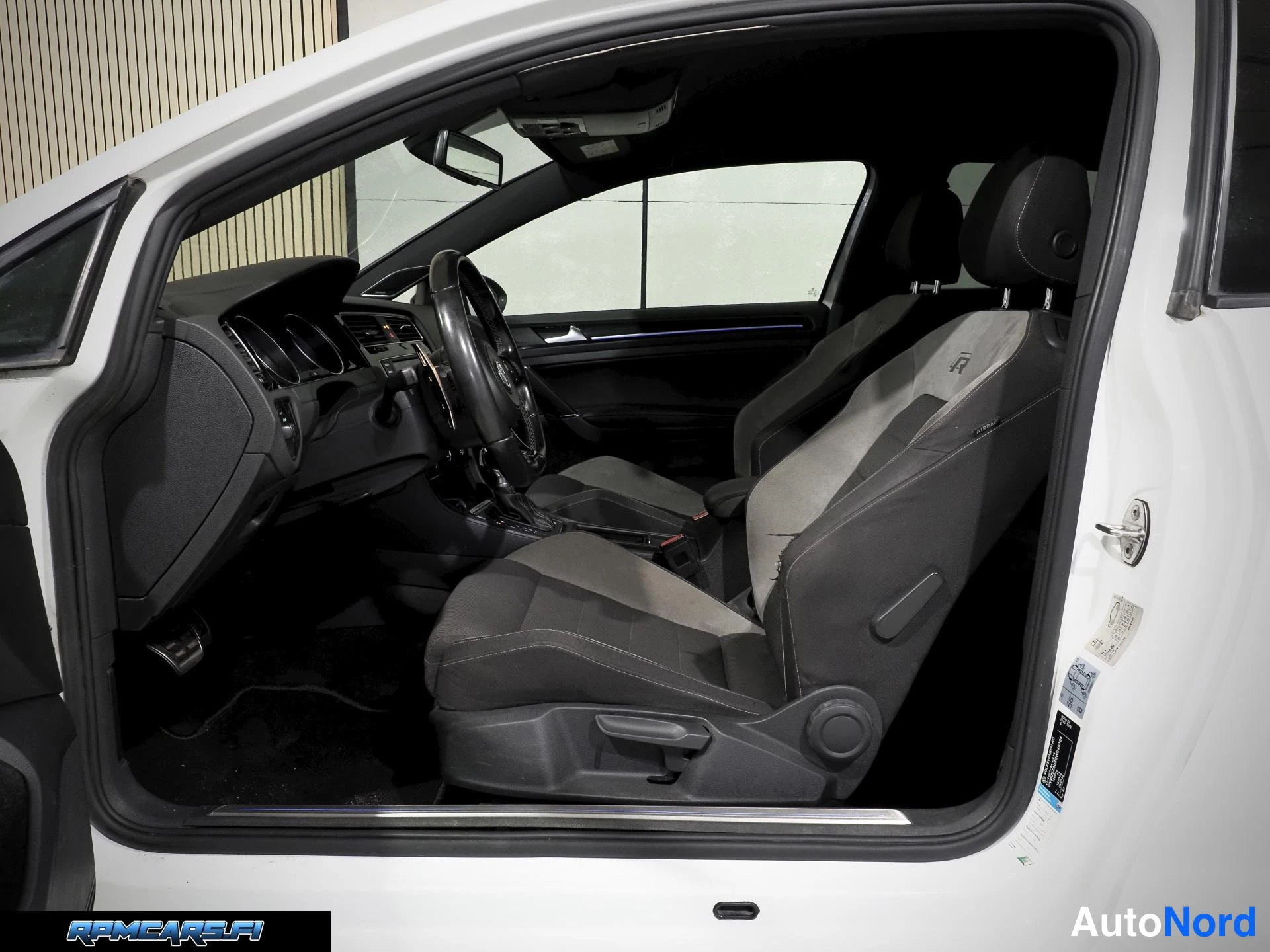 Valkoinen Volkswagen Golf 2015, kuva 51