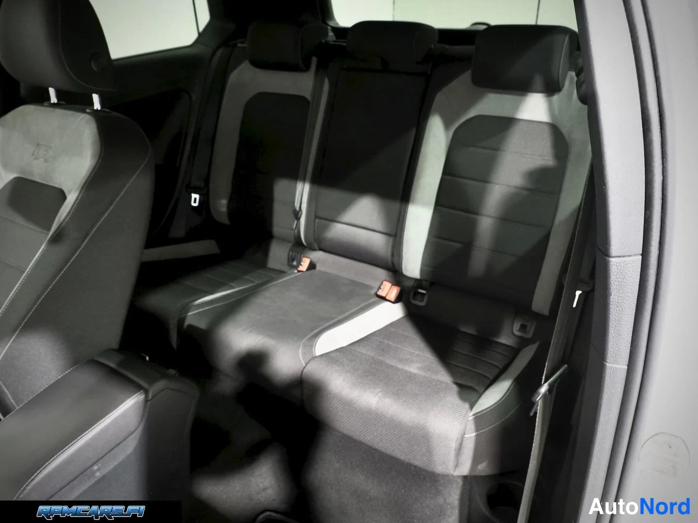 Valkoinen Volkswagen Golf 2015, etuviisto, kuva 10