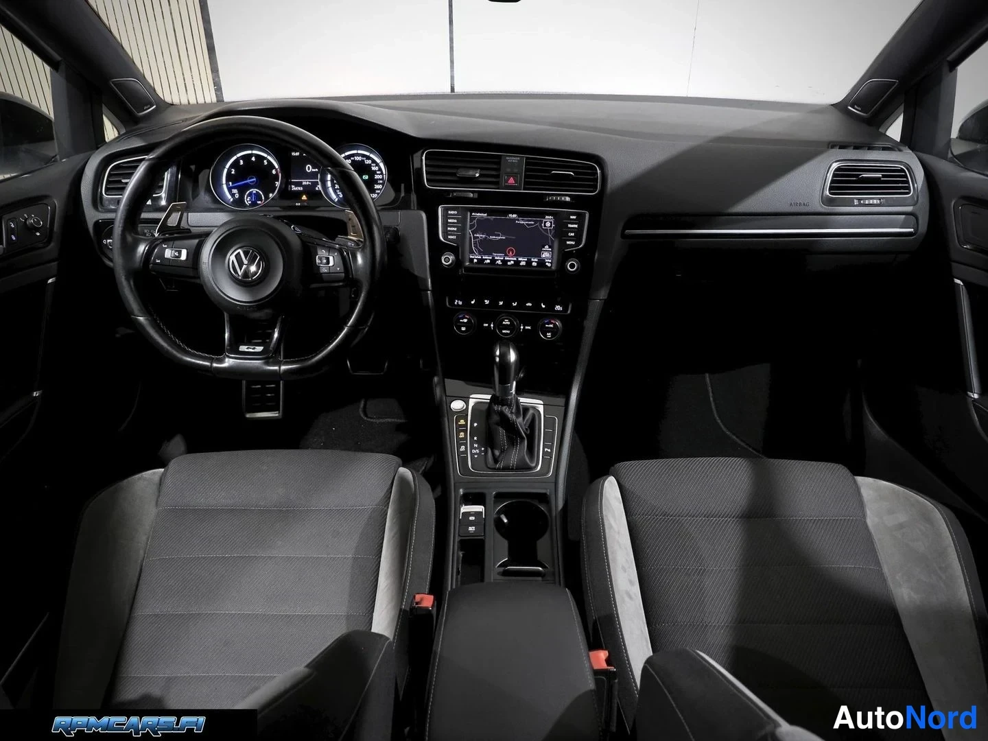 Valkoinen Volkswagen Golf 2015, etuviisto, kuva 7