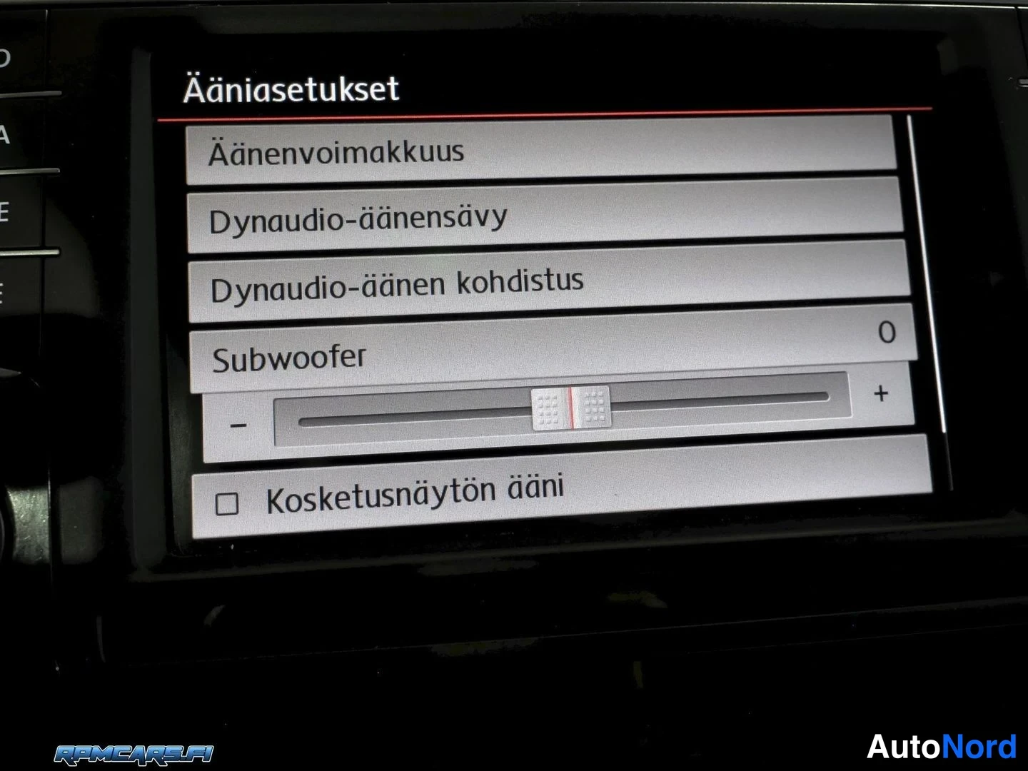 Valkoinen Volkswagen Golf 2015, yksityiskohta, kuva 48