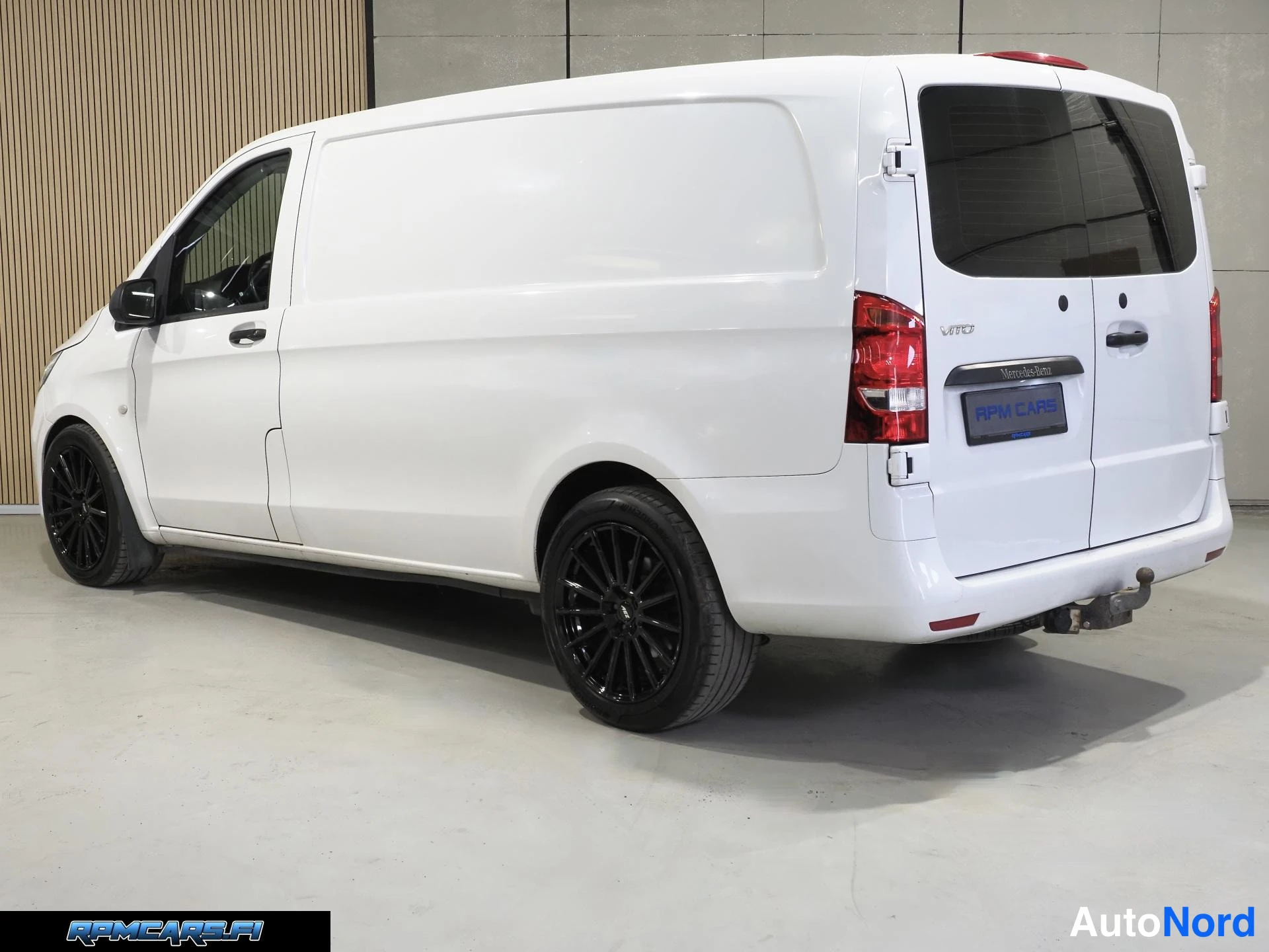 Valkoinen Mercedes-Benz Vito 2015, takaviisto, kuva 24