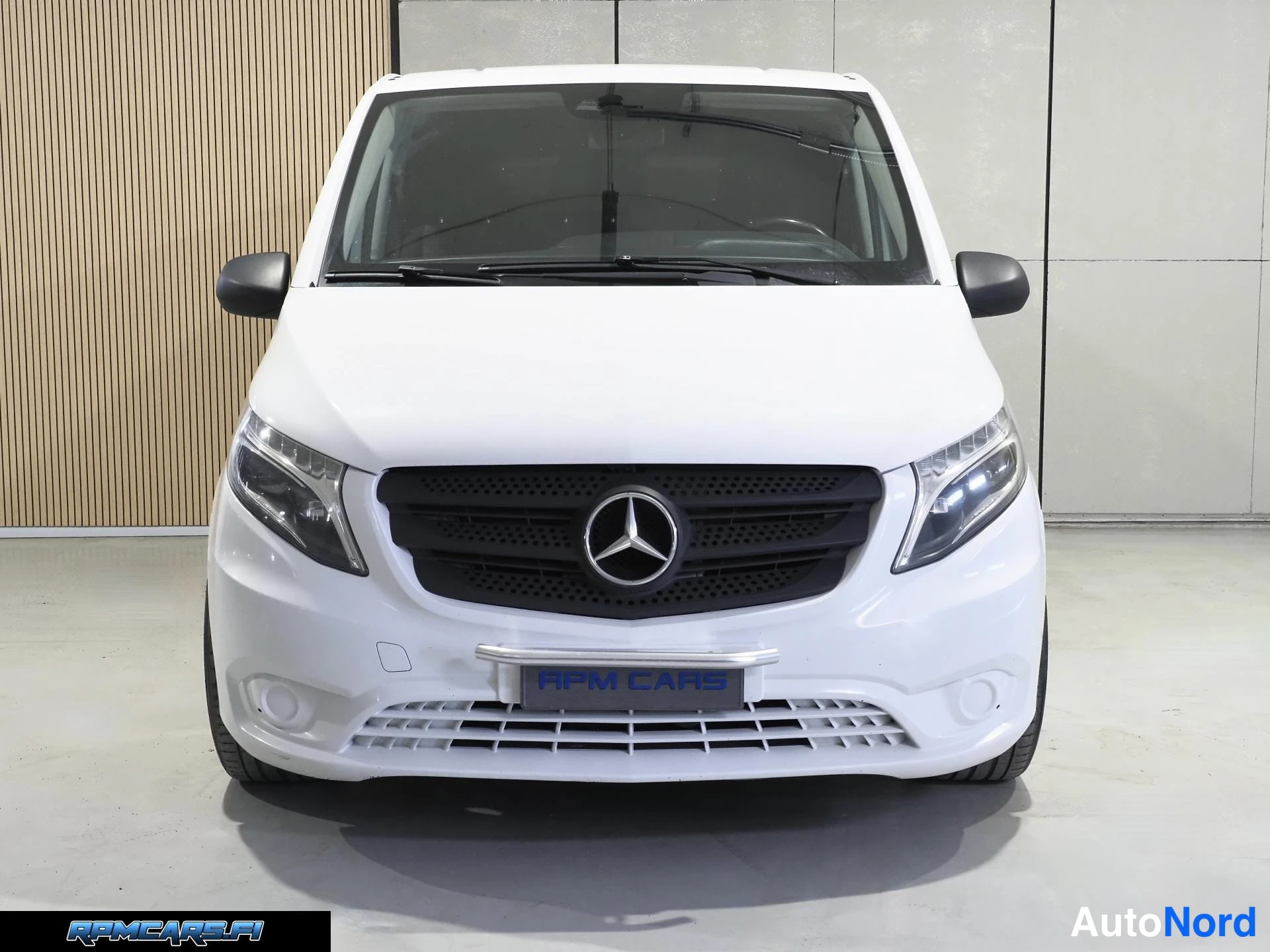 Valkoinen Mercedes-Benz Vito 2015, edestä, kuva 9