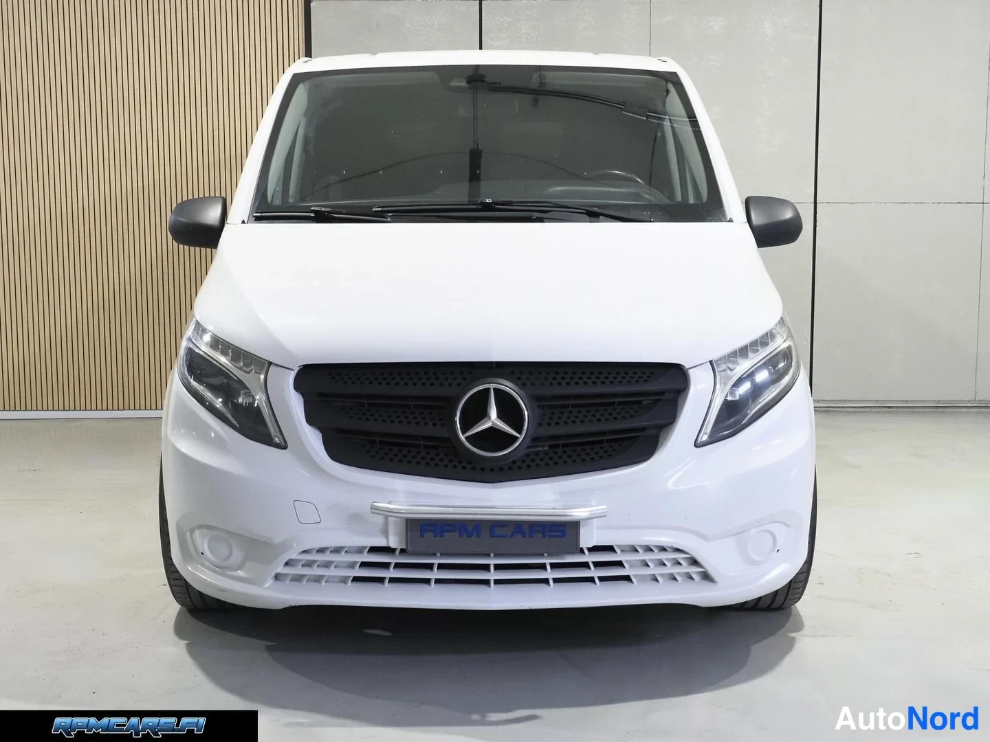 Valkoinen Mercedes-Benz Vito 2015, edestä, kuva 10