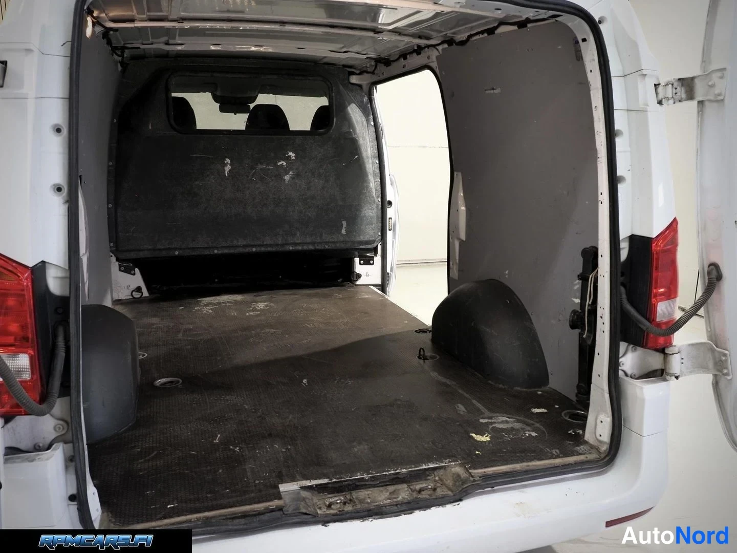 Valkoinen Mercedes-Benz Vito 2015, takaa, kuva 35