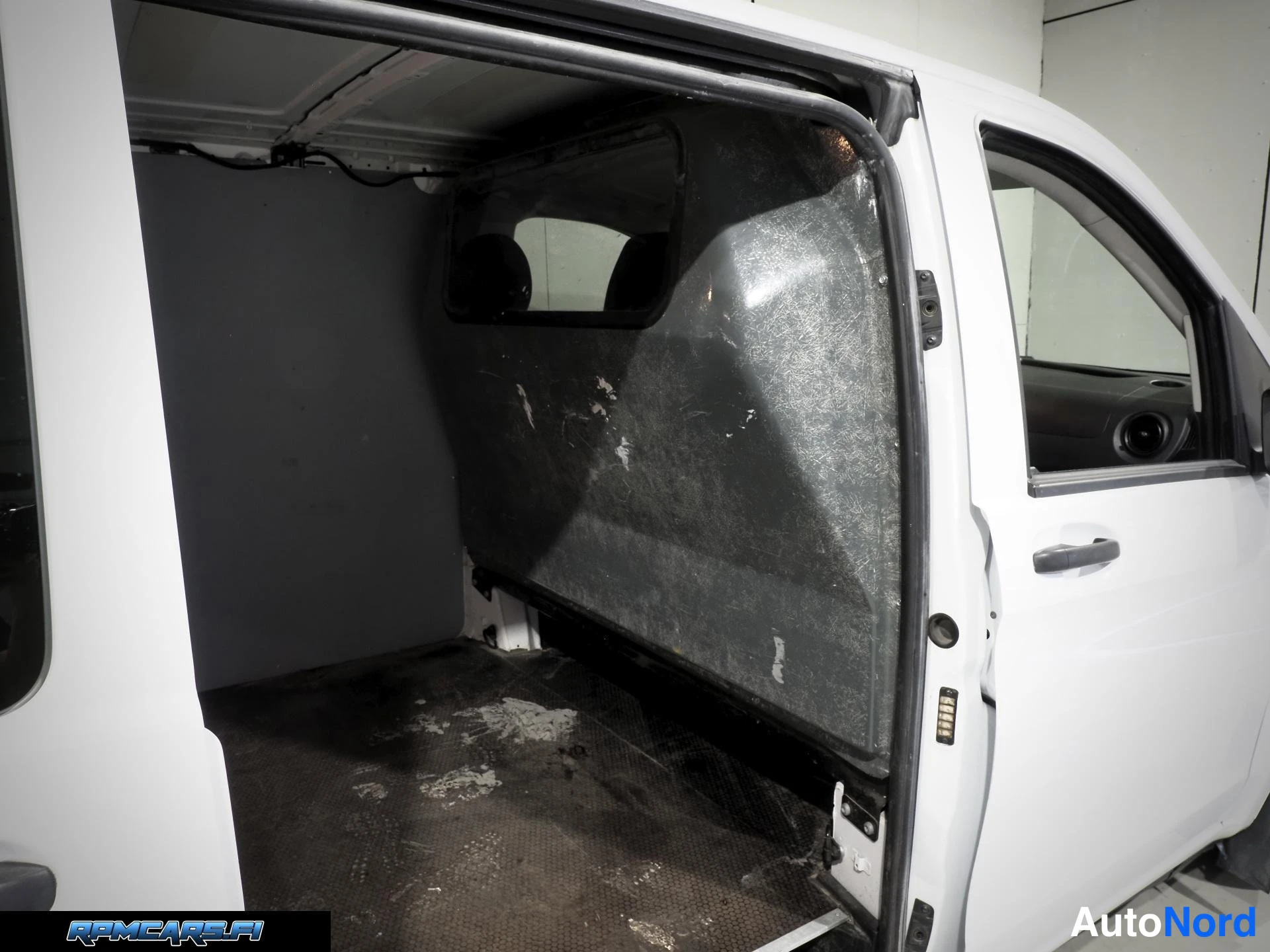 Valkoinen Mercedes-Benz Vito 2015, sivulta, kuva 18