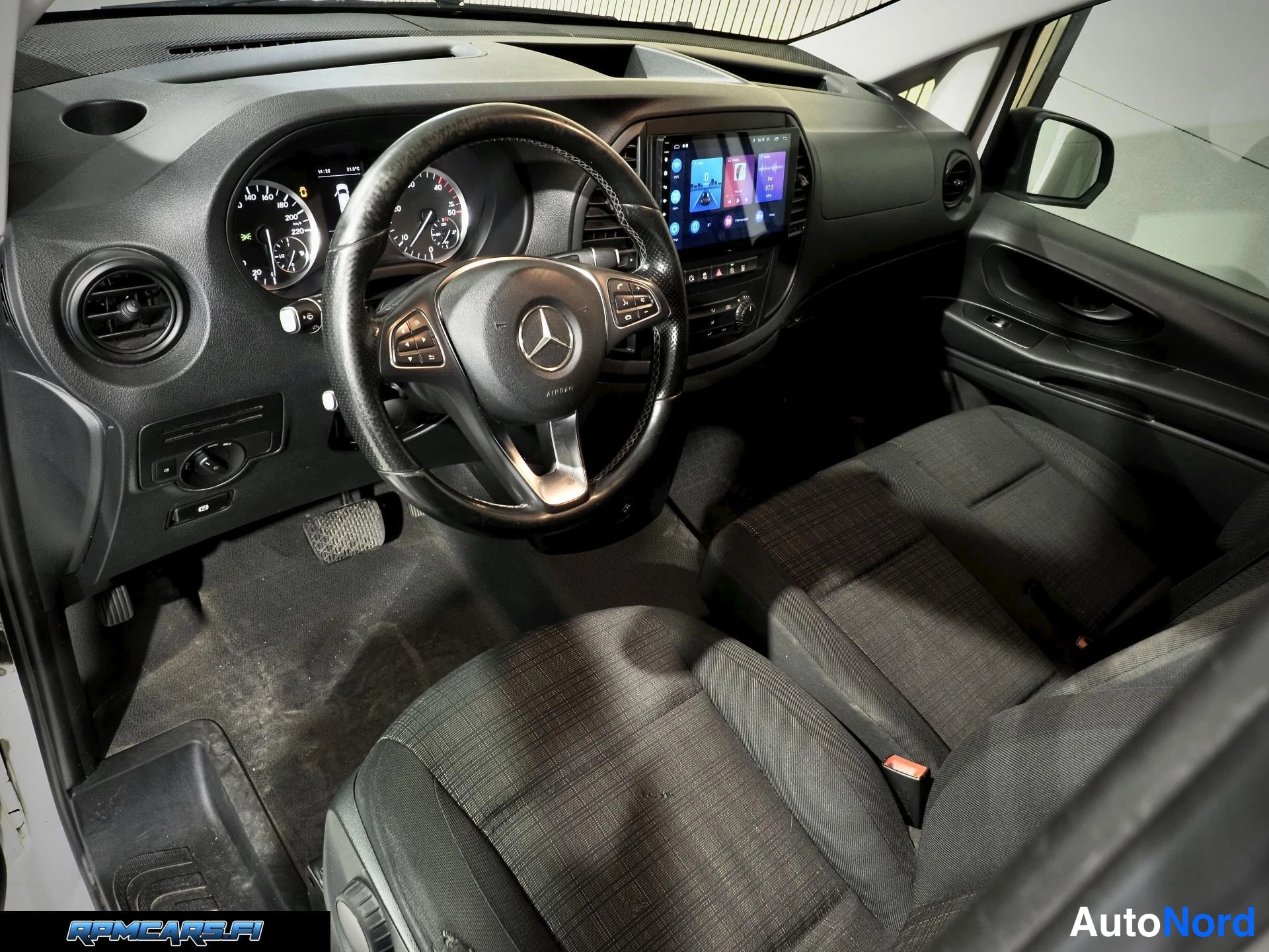 Valkoinen Mercedes-Benz Vito 2015, kuva 56