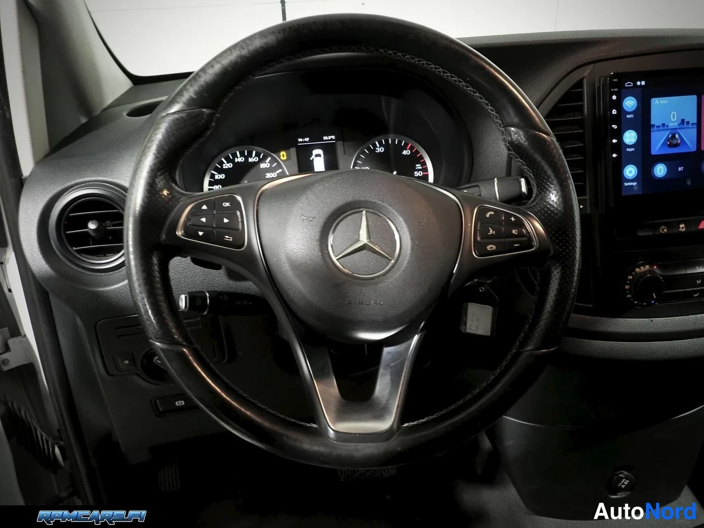 Valkoinen Mercedes-Benz Vito 2015, kuva 68