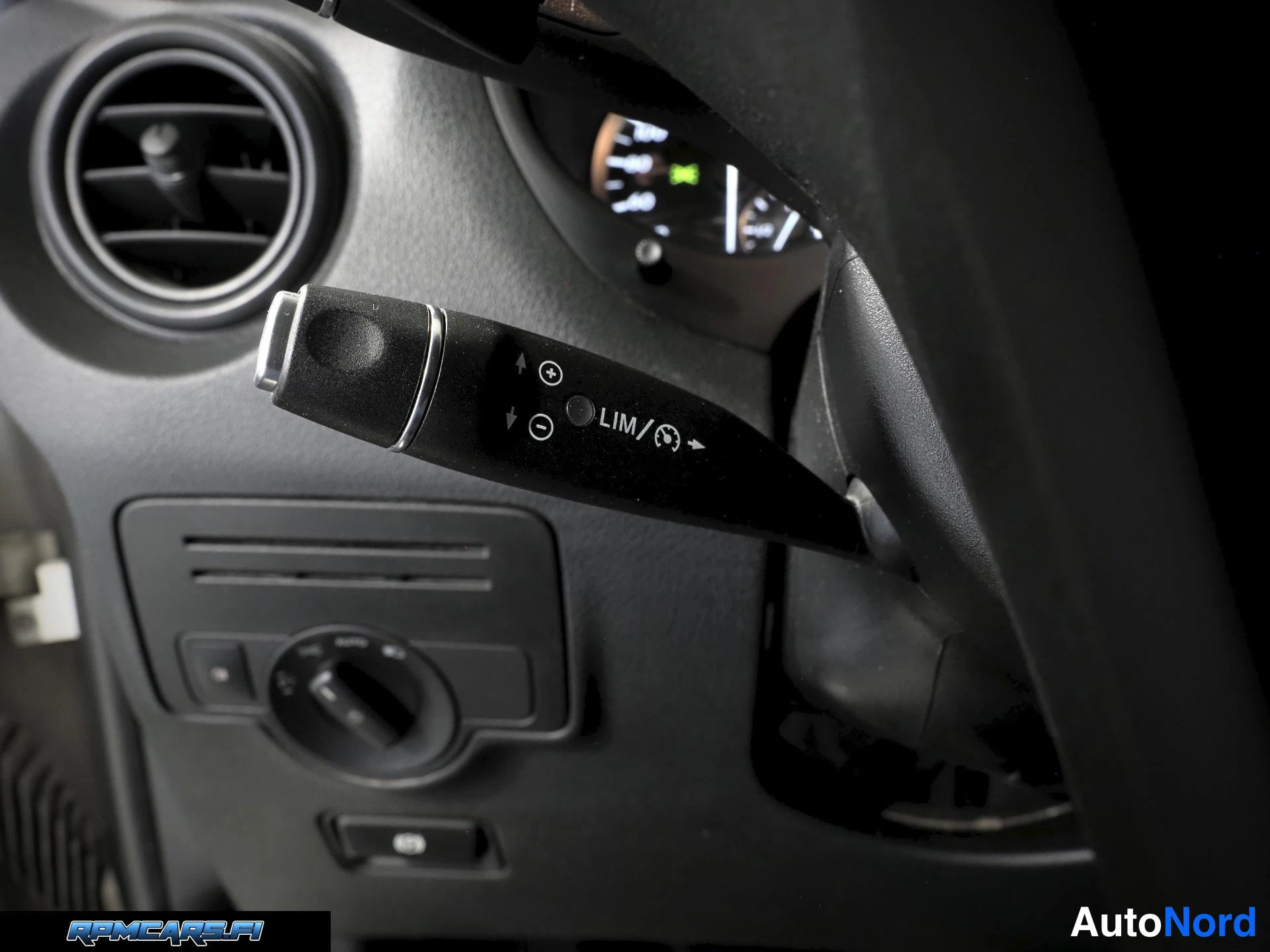 Valkoinen Mercedes-Benz Vito 2015, yksityiskohta, kuva 41