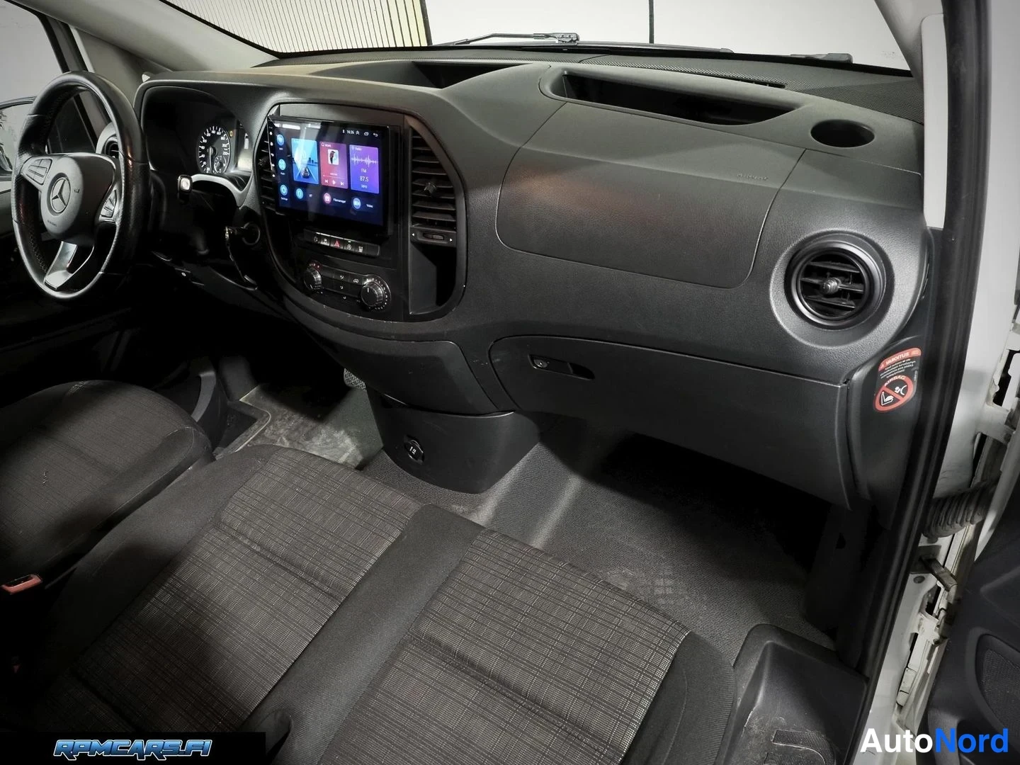 Valkoinen Mercedes-Benz Vito 2015, kuva 72
