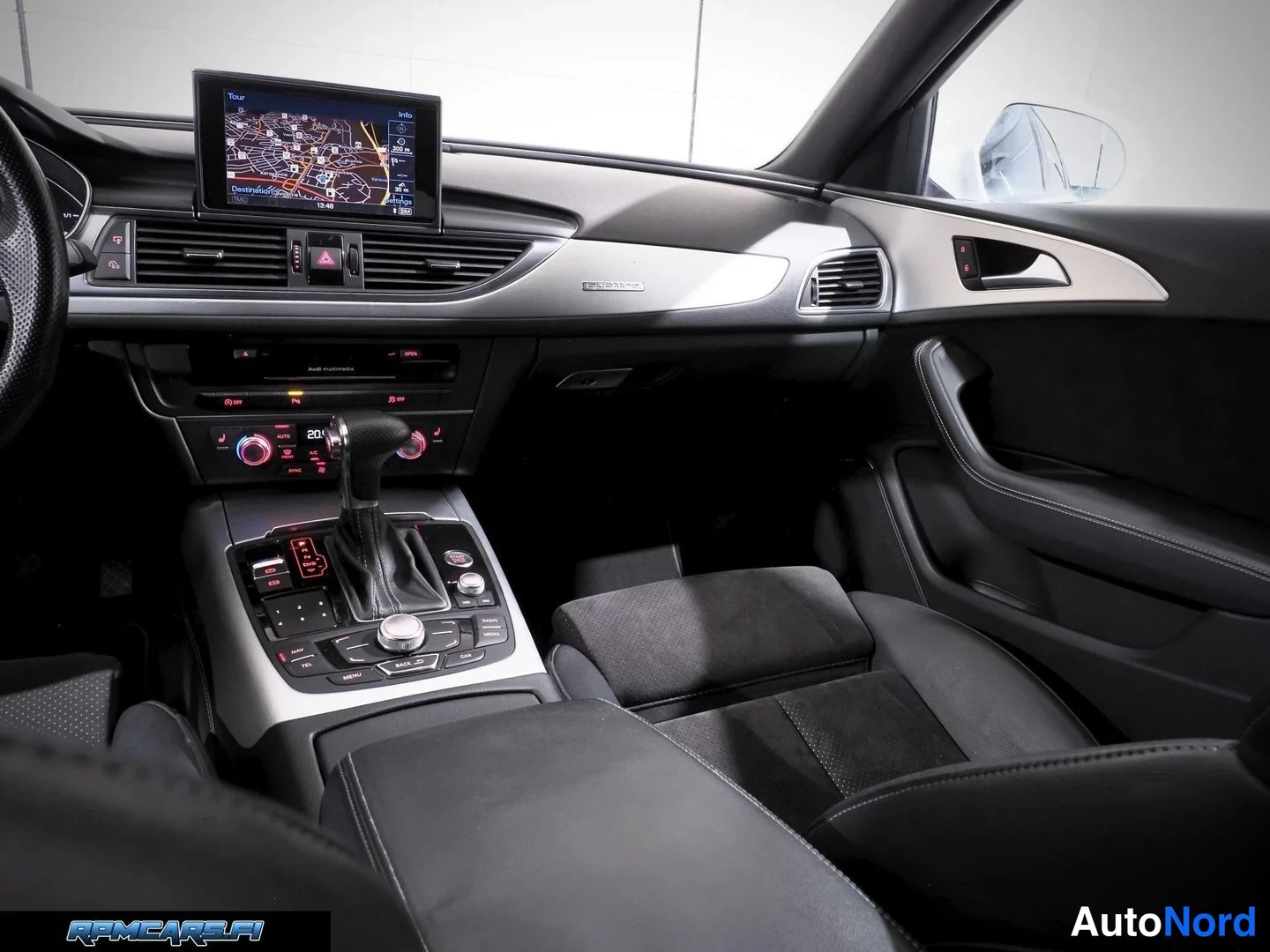 Valkoinen Audi A6 2014, ohjaamo, kuva 32