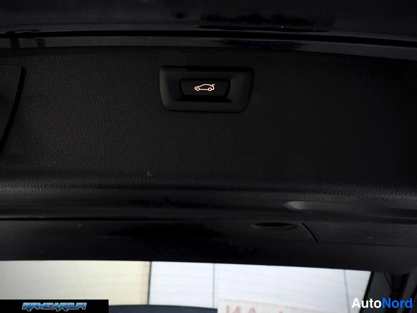 Harmaa BMW 330d 2016, yksityiskohta, kuva 48