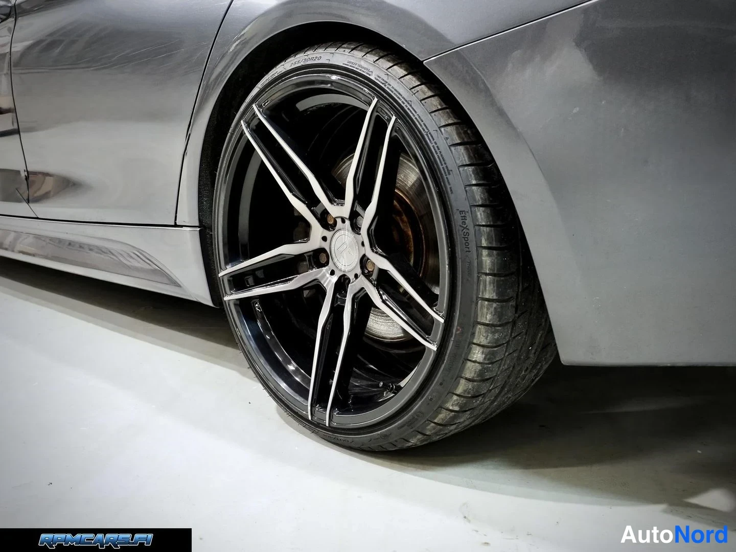 Harmaa BMW 330d 2016, sivulta, kuva 27