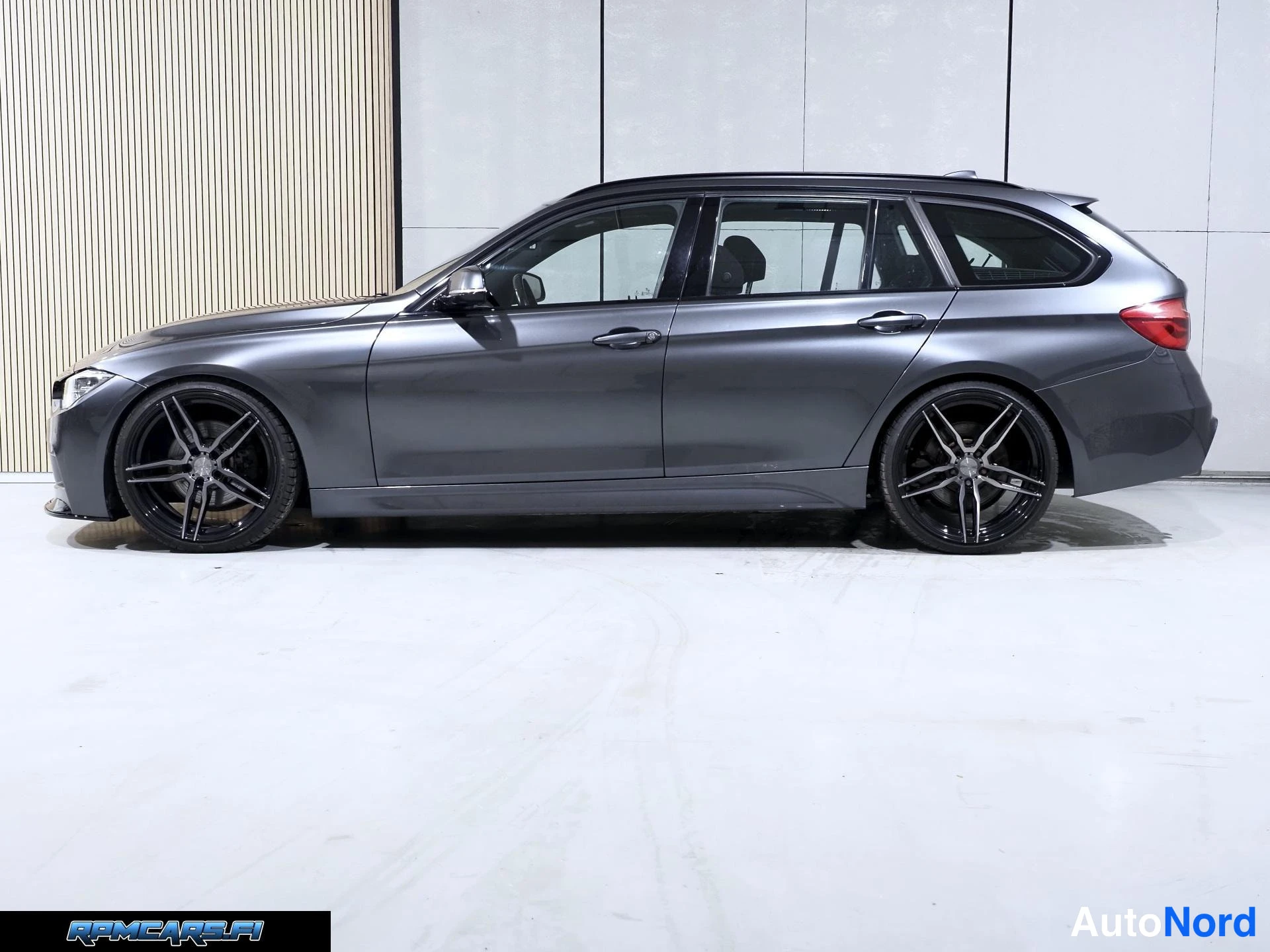 Harmaa BMW 330d 2016, sivulta, kuva 28