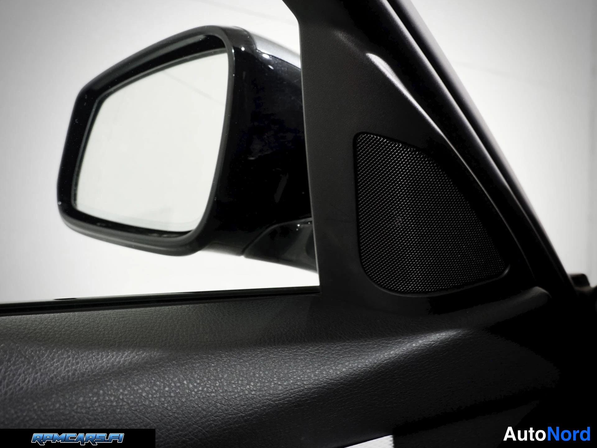 Harmaa BMW 330d 2016, kuva 75
