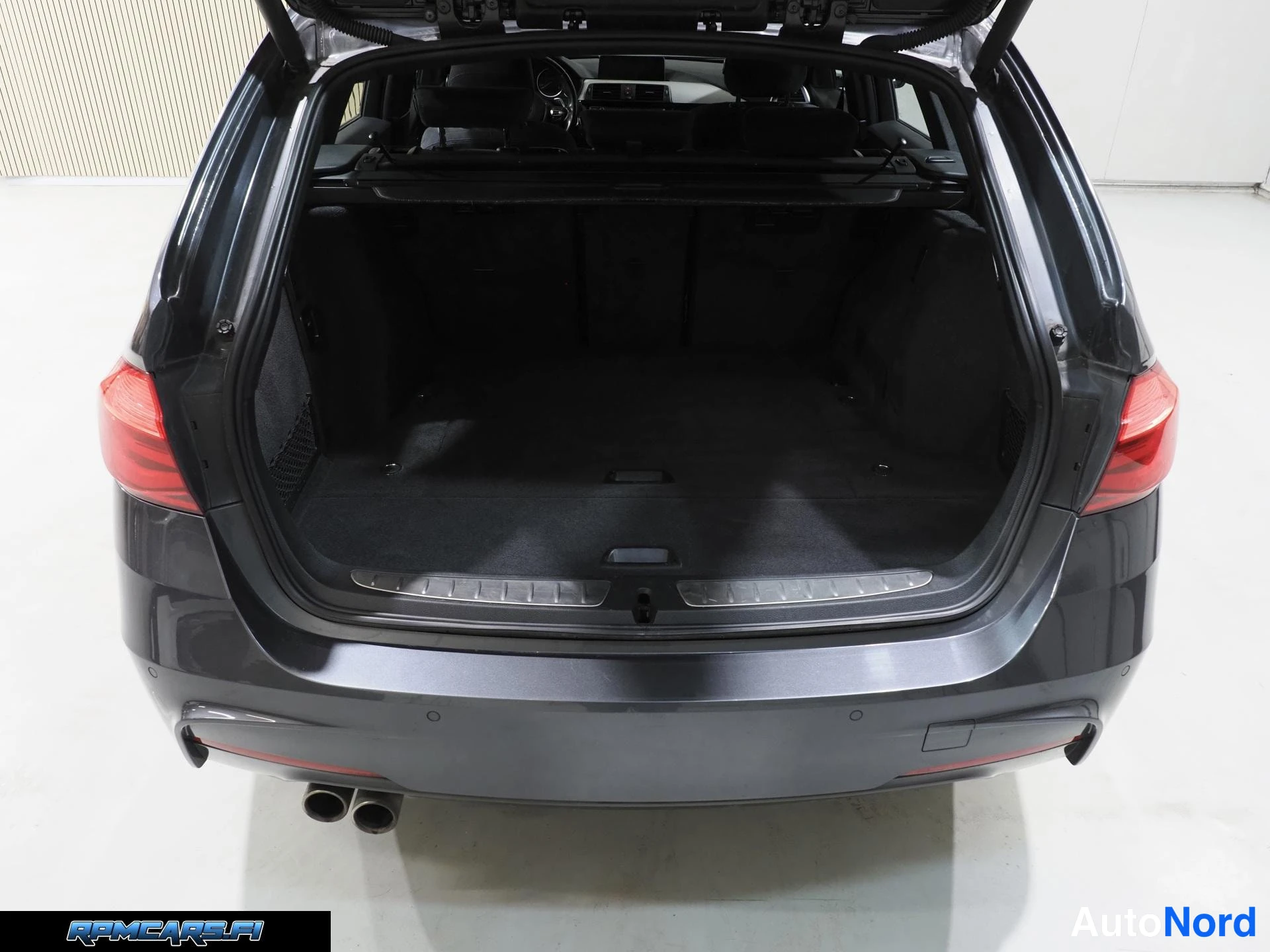 Harmaa BMW 330d 2016, takaa, kuva 42