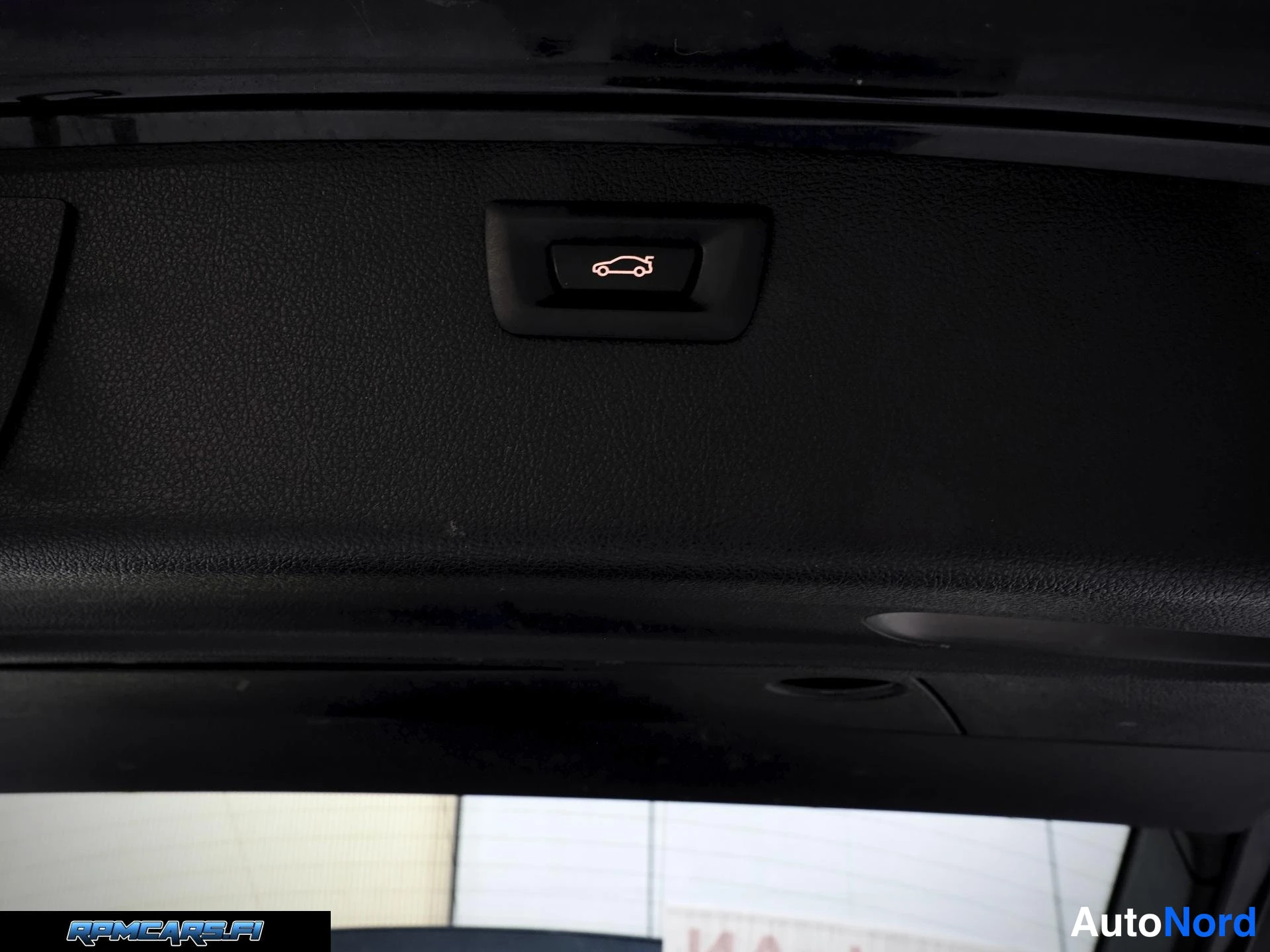 Harmaa BMW 330d 2016, yksityiskohta, kuva 56