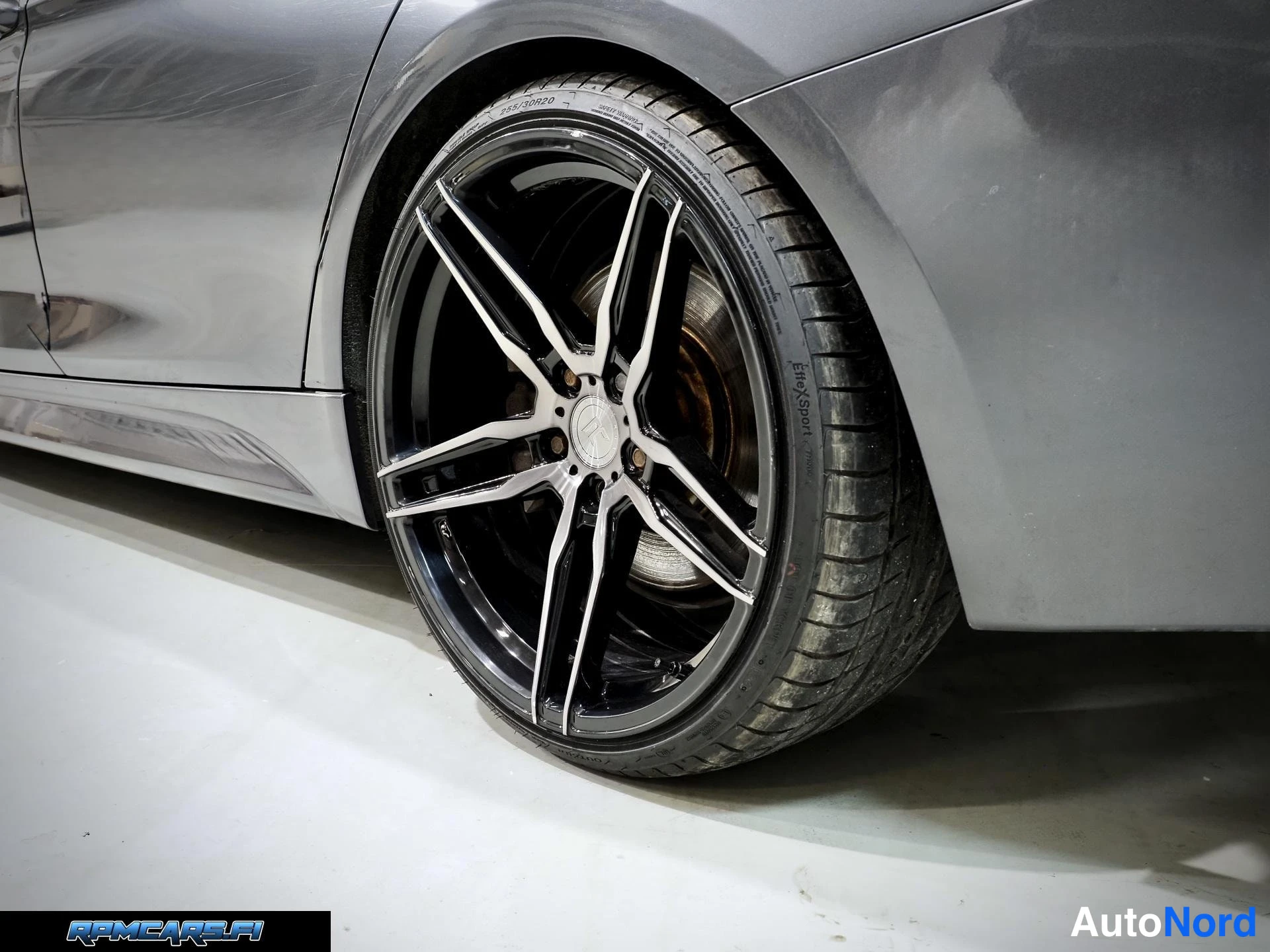 Harmaa BMW 330d 2016, sivulta, kuva 29