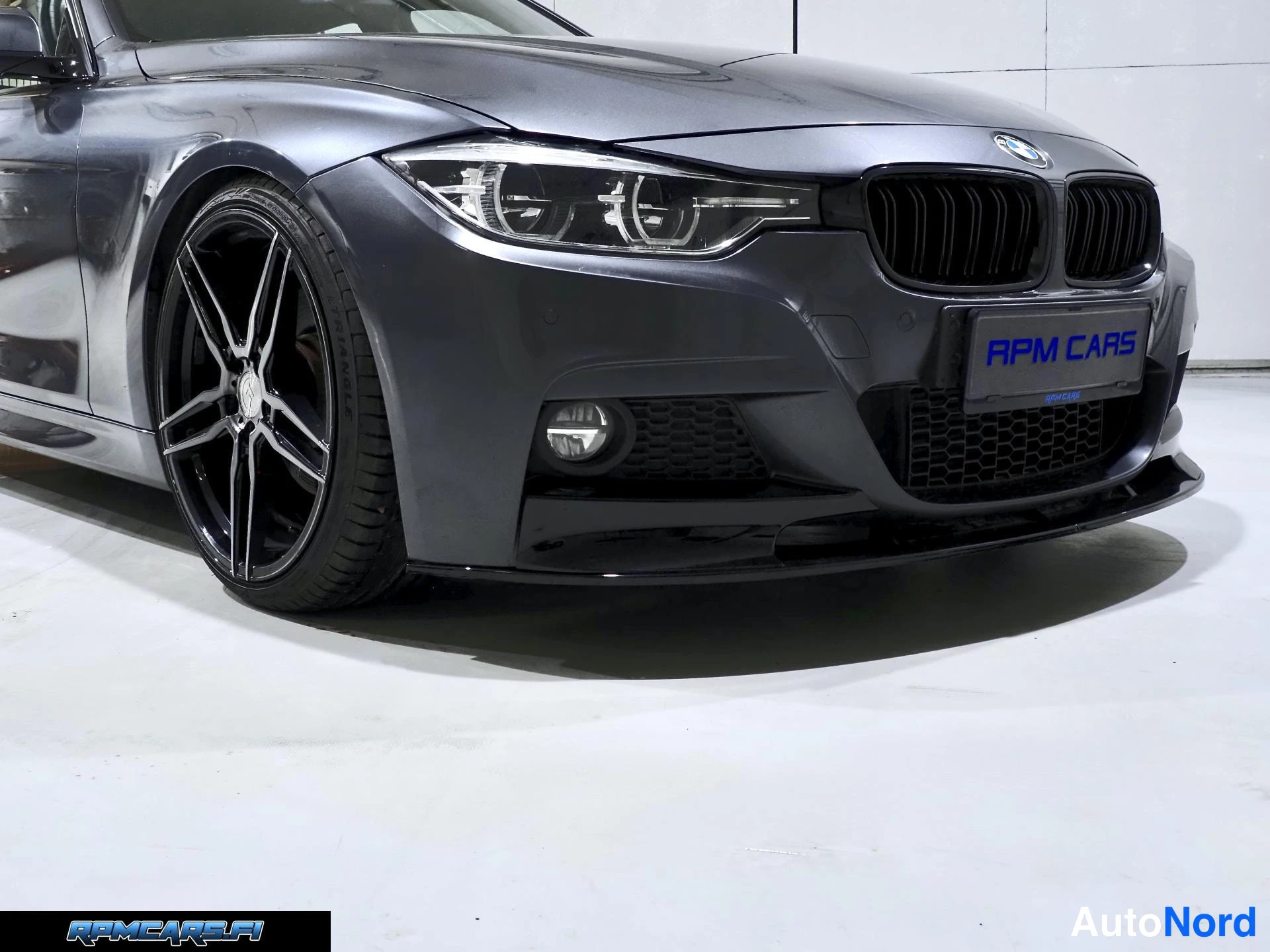 Harmaa BMW 330d 2016, etuviisto, keula oikealle, kuva 13
