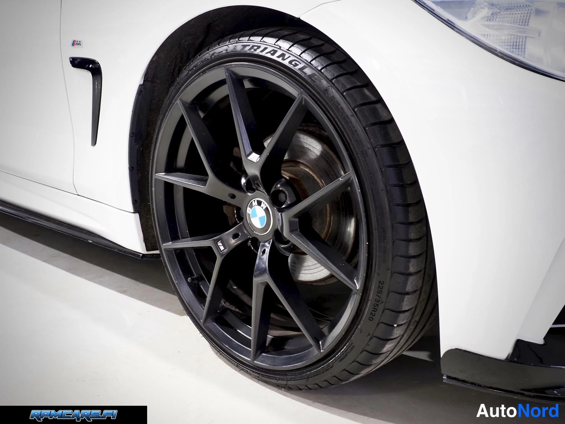 Valkoinen BMW 420i 2014, etuviisto, keula oikealle, kuva 7