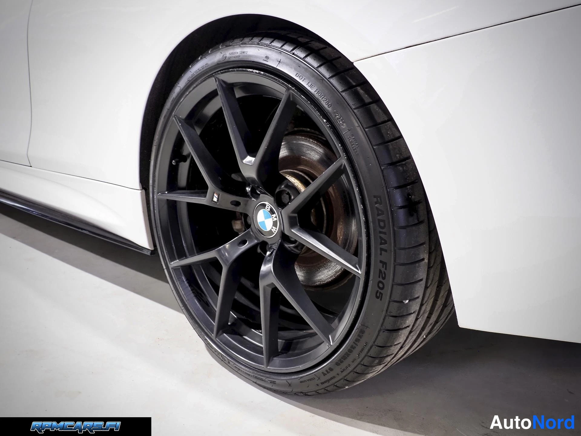 Valkoinen BMW 420i 2014, sivulta, kuva 16