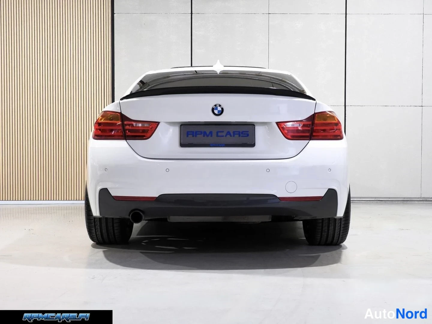 Valkoinen BMW 420i 2014, takaa, kuva 23