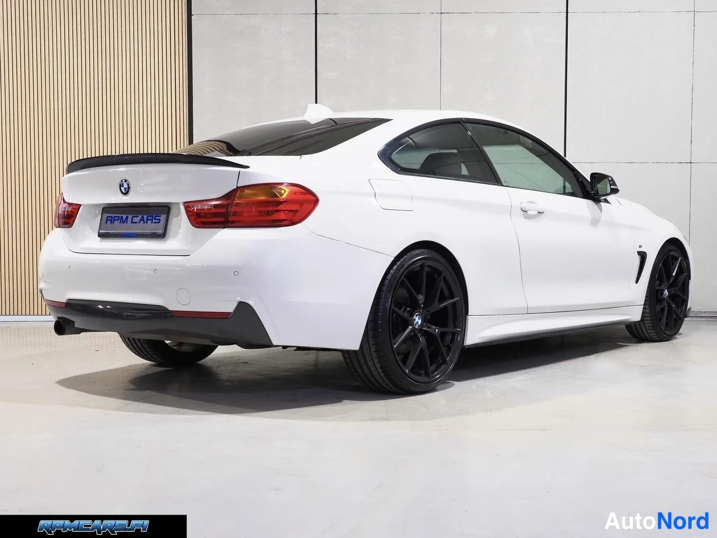 Valkoinen BMW 420i 2014, takaviisto, kuva 19