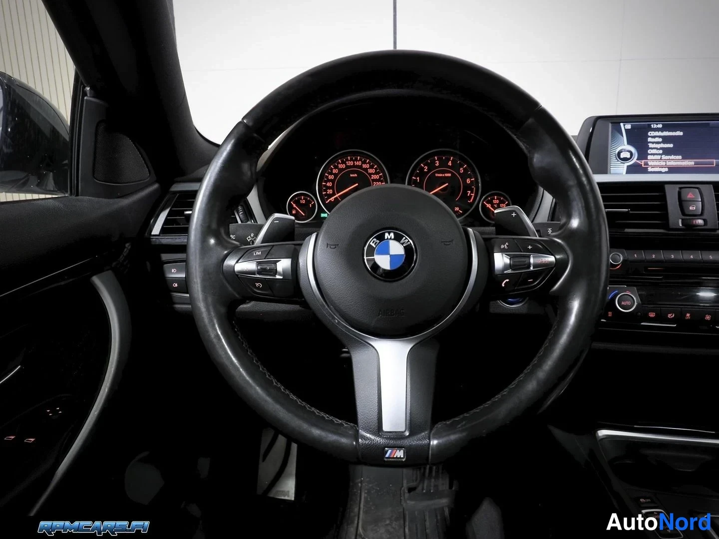 Valkoinen BMW 420i 2014, yksityiskohta, kuva 55