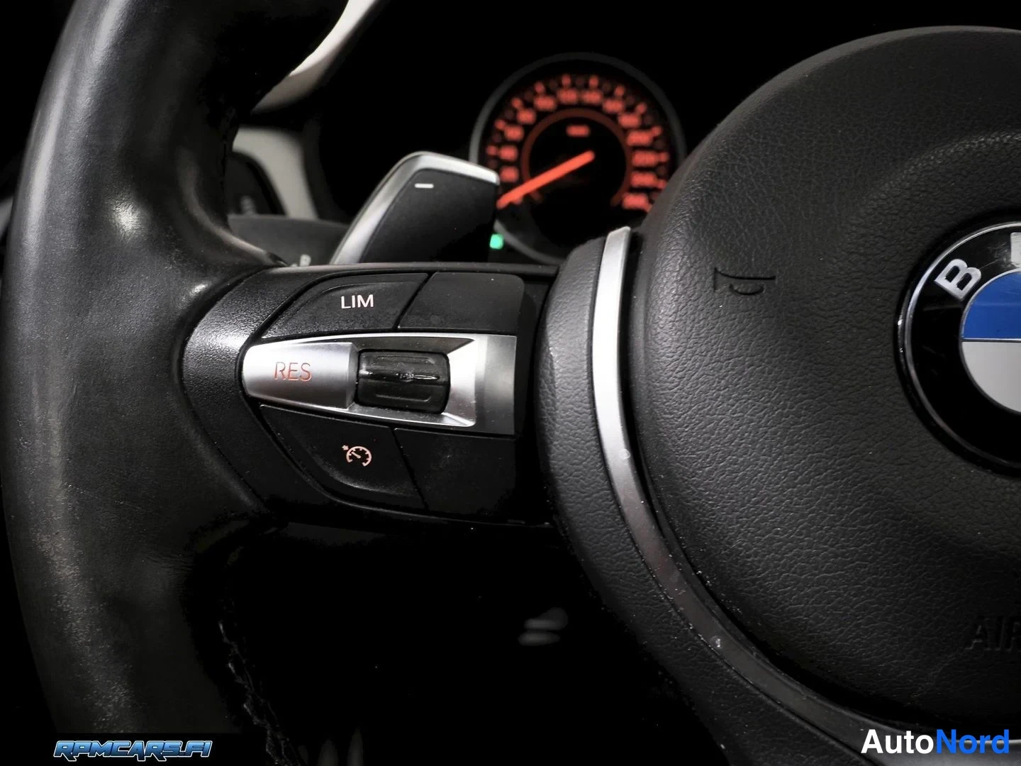 Valkoinen BMW 420i 2014, yksityiskohta, kuva 56