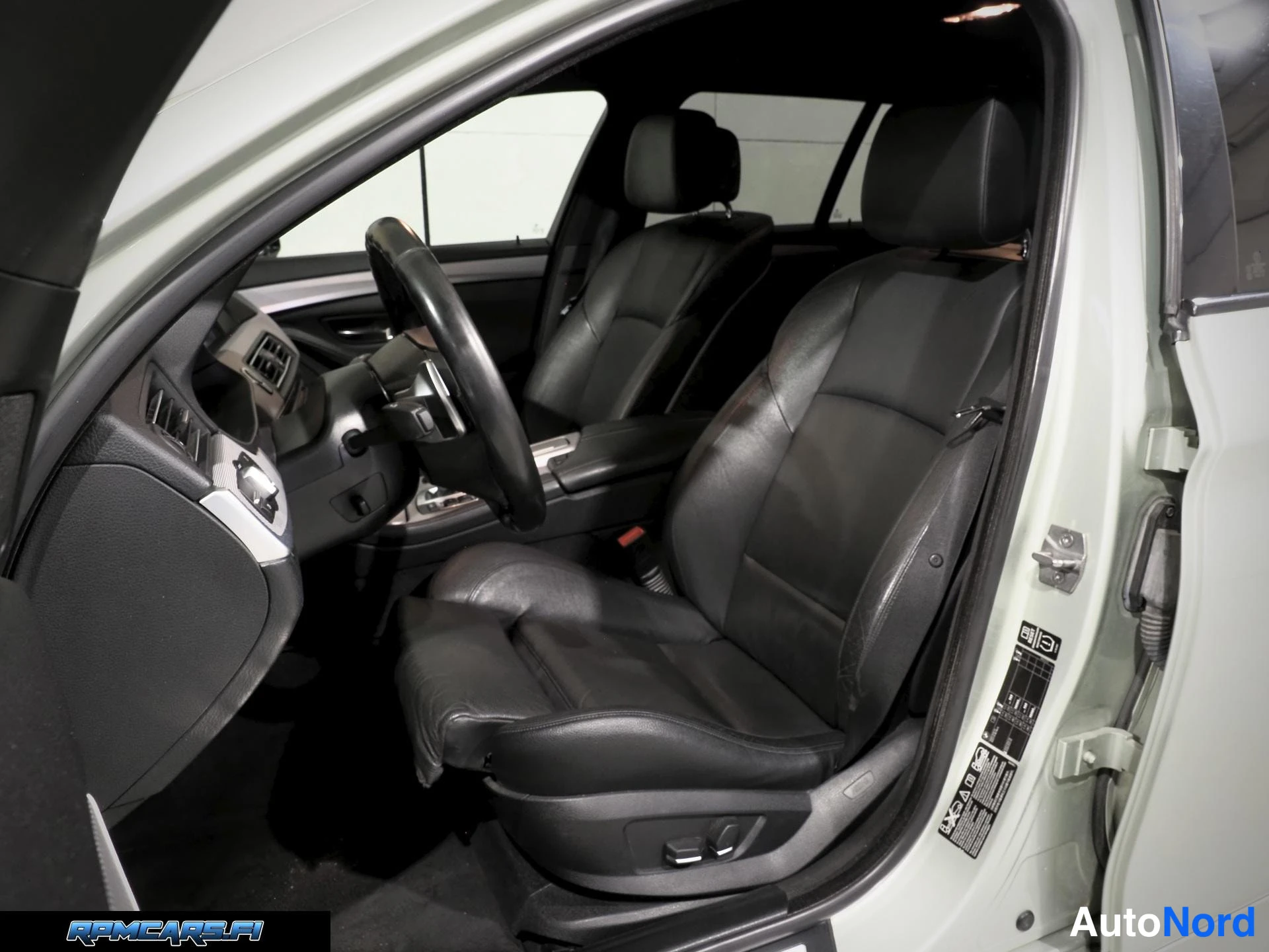 BMW Sport-A xDrive Touring F11 Individual 2013, ulkokuva 14 – Kerava