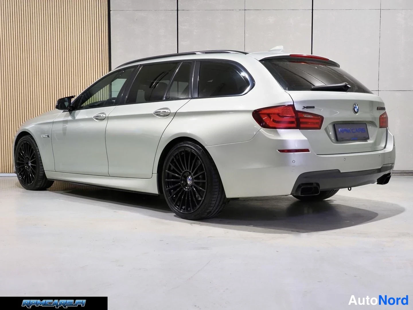 Hopea BMW M550d 2013, takaviisto, kuva 16