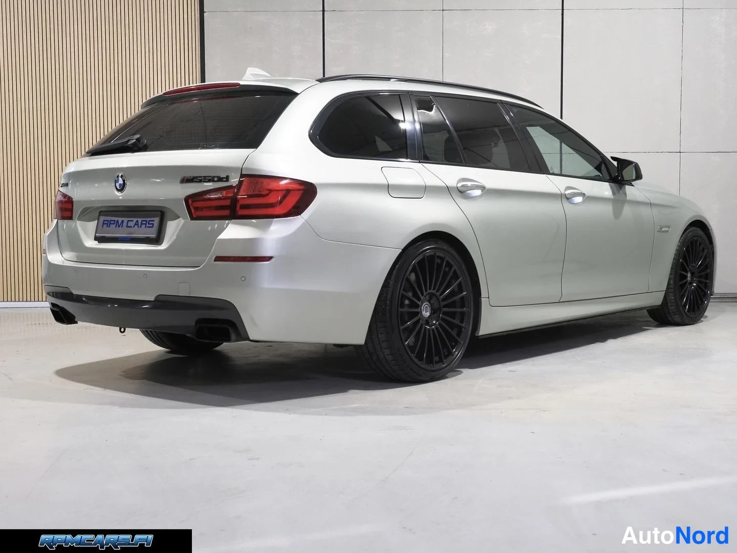 Hopea BMW M550d 2013, takaviisto, kuva 19