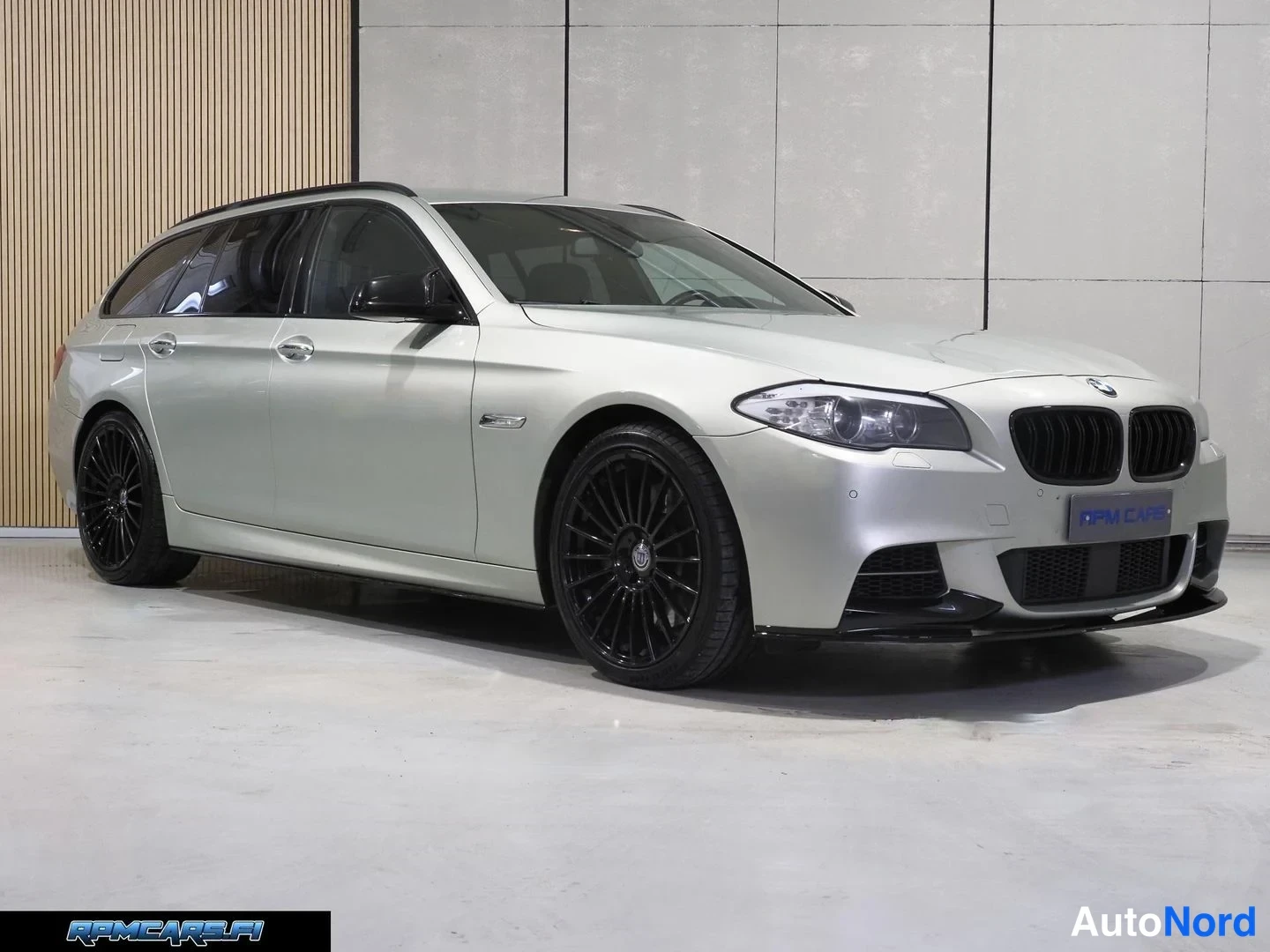 Hopea BMW M550d 2013, etuviisto, keula oikealle, kuva 5