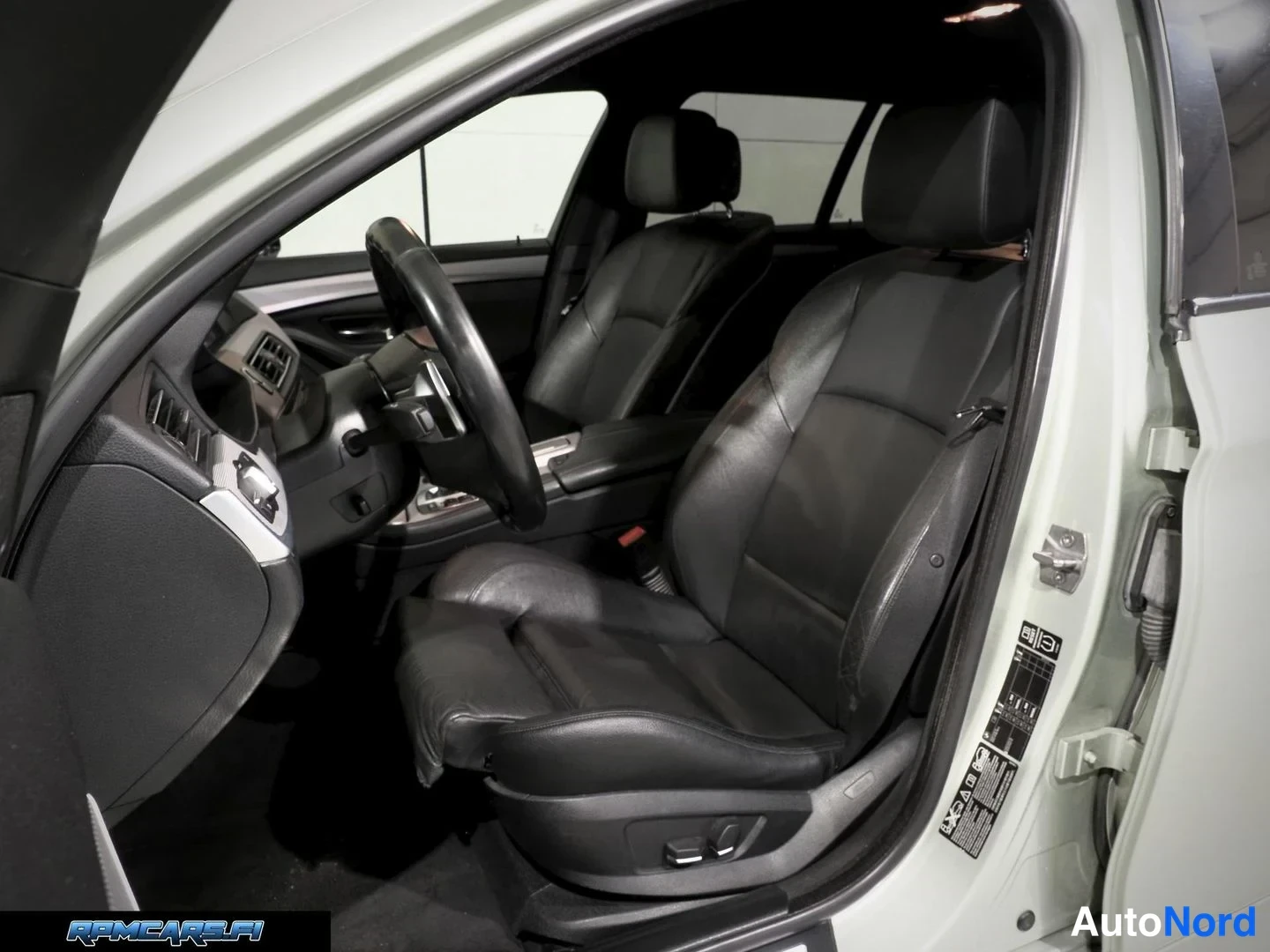 Hopea BMW M550d 2013, etuistuimet, kuva 29