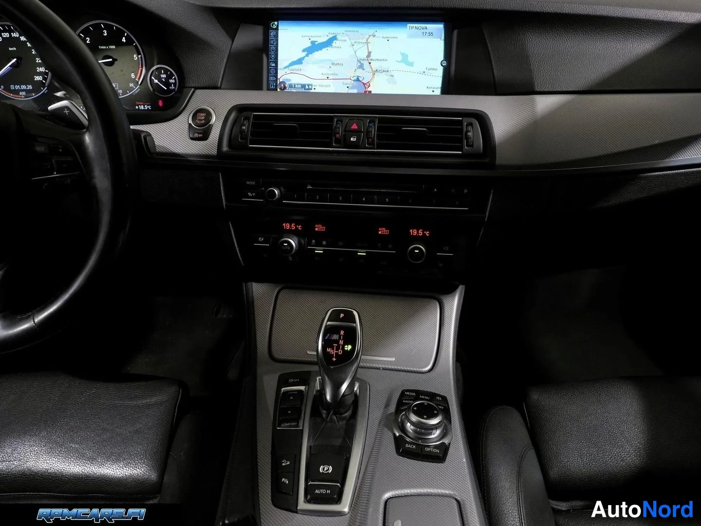 Hopea BMW M550d 2013, ohjaamo, kuva 26