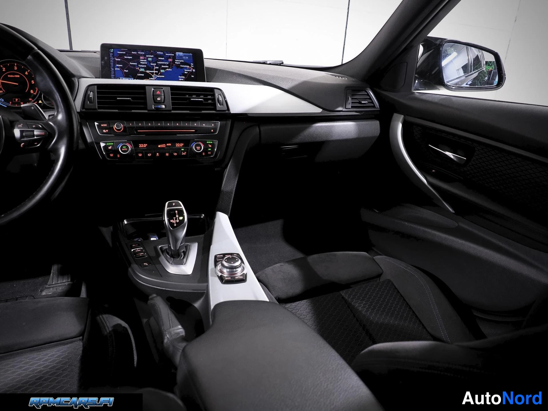 Musta BMW 330d 2013, kuva 79