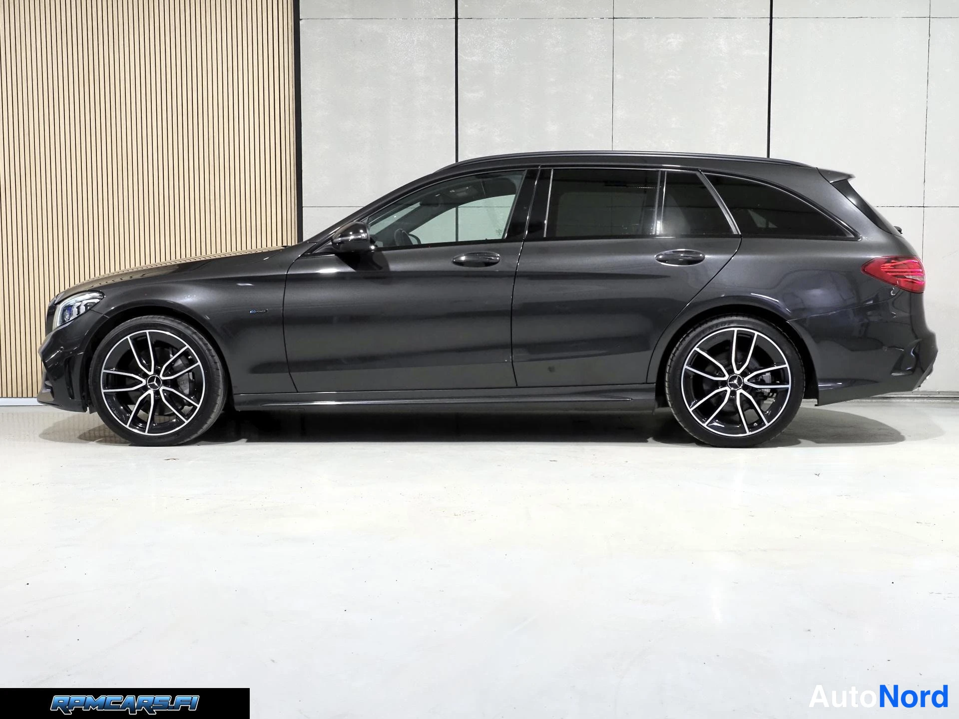 Mercedes-Benz 300e T A EQ Power AMG Line Night 2020, ulkokuva 2 – Kerava