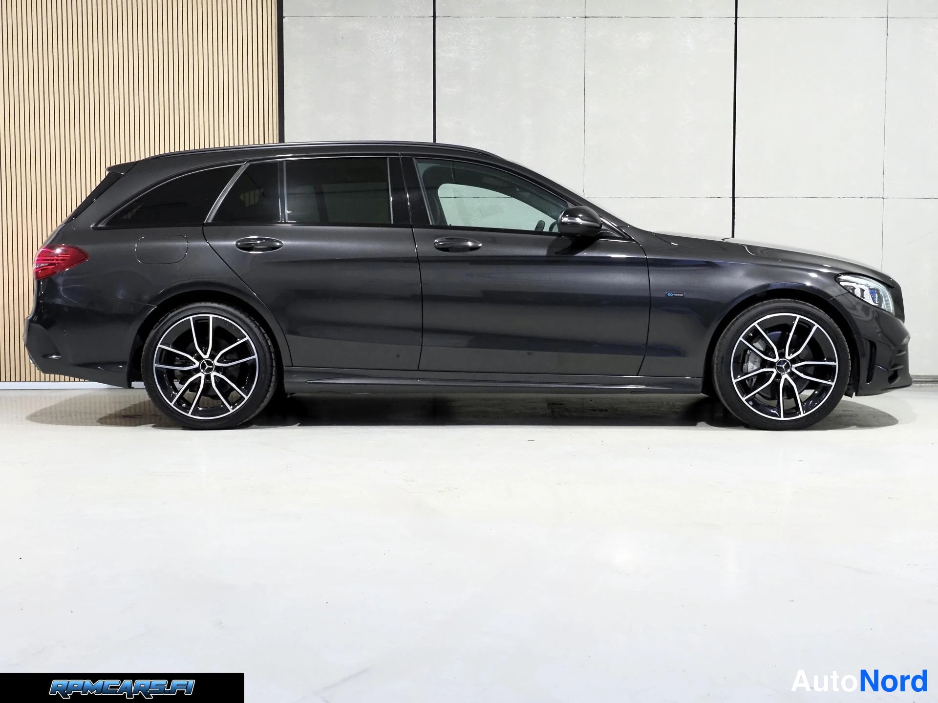 Mercedes-Benz 300e T A EQ Power AMG Line Night 2020, ulkokuva 6 – Kerava
