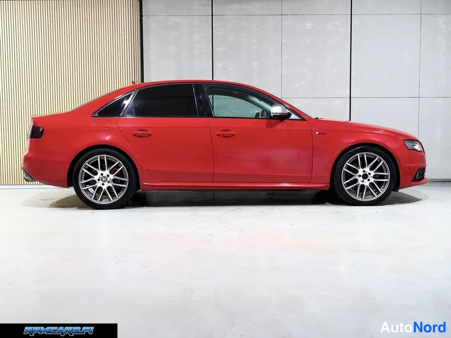 Punainen Audi S4 2009, etuviisto, keula oikealle, kuva 11