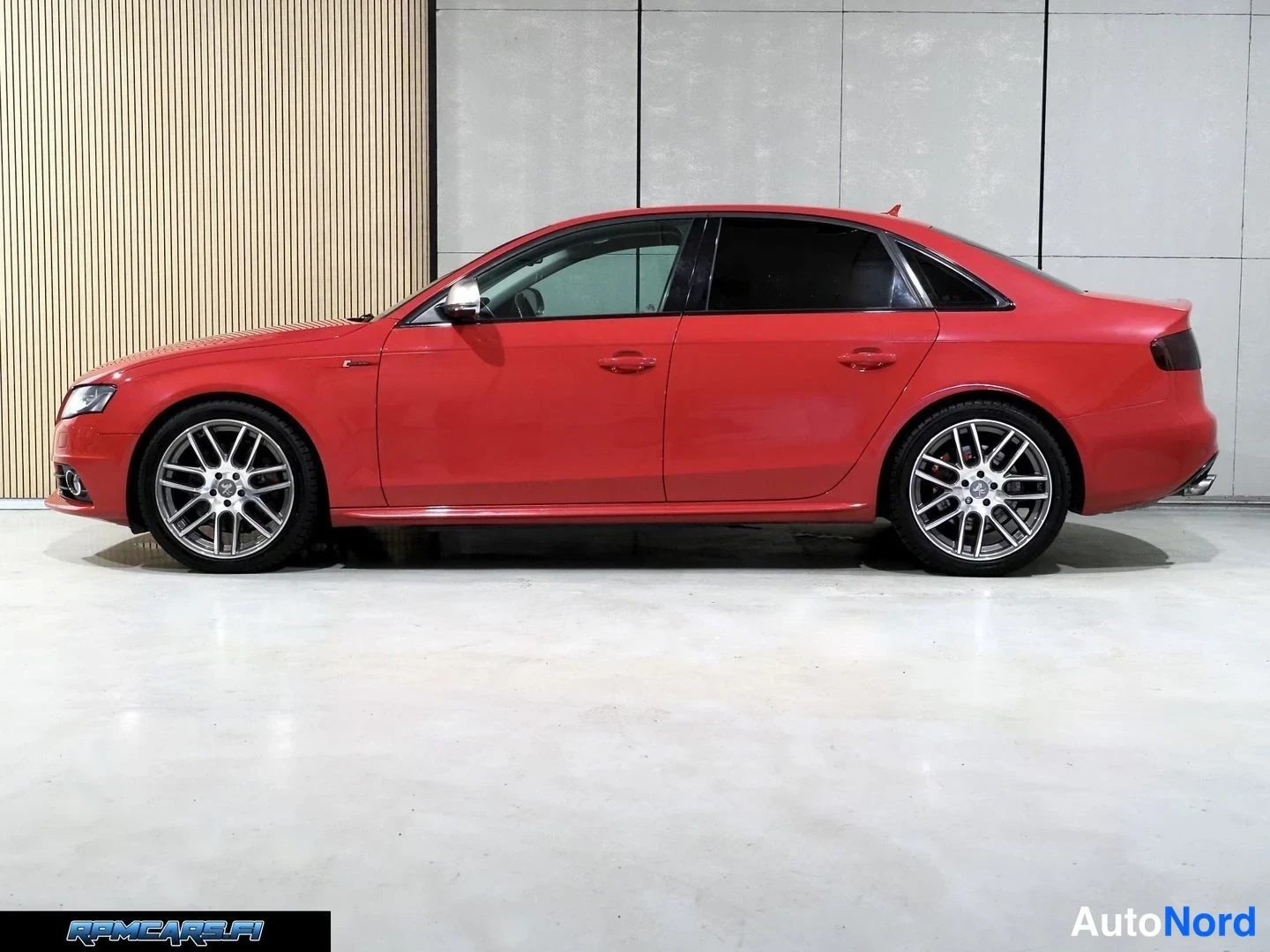 Punainen Audi S4 2009, etuviisto, keula vasemmalle, kuva 4