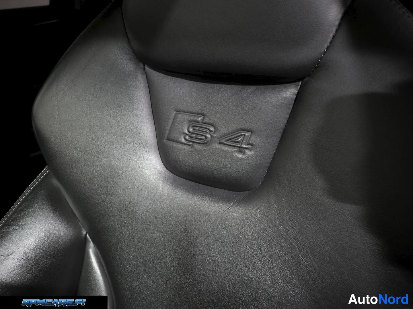 Punainen Audi S4 2009, yksityiskohta, kuva 48
