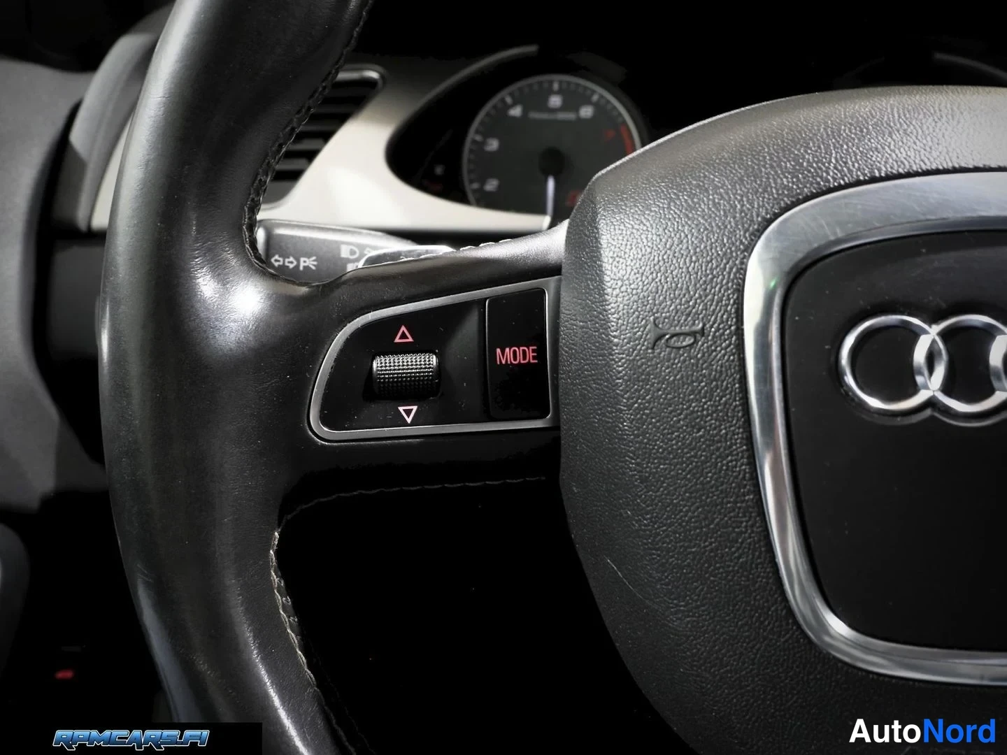 Punainen Audi S4 2009, yksityiskohta, kuva 43