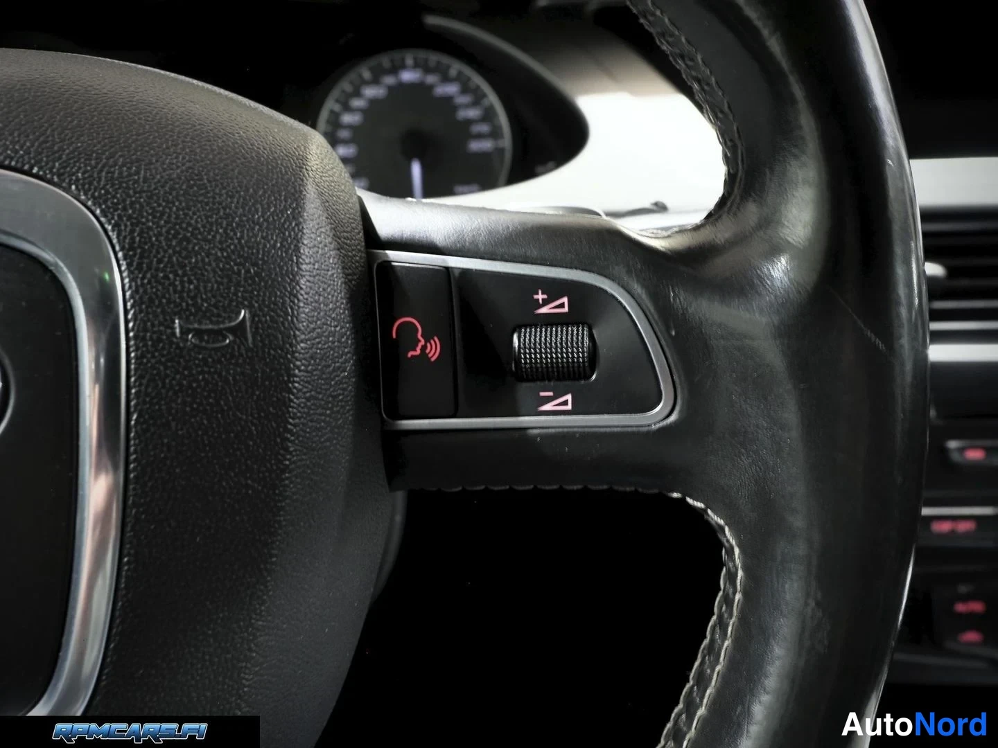 Punainen Audi S4 2009, yksityiskohta, kuva 44