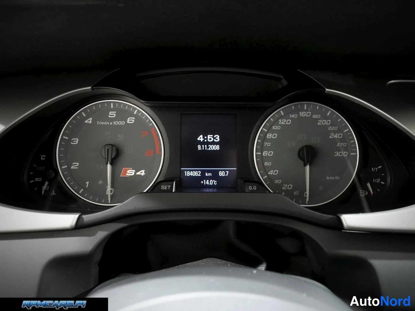 Punainen Audi S4 2009, yksityiskohta, kuva 57