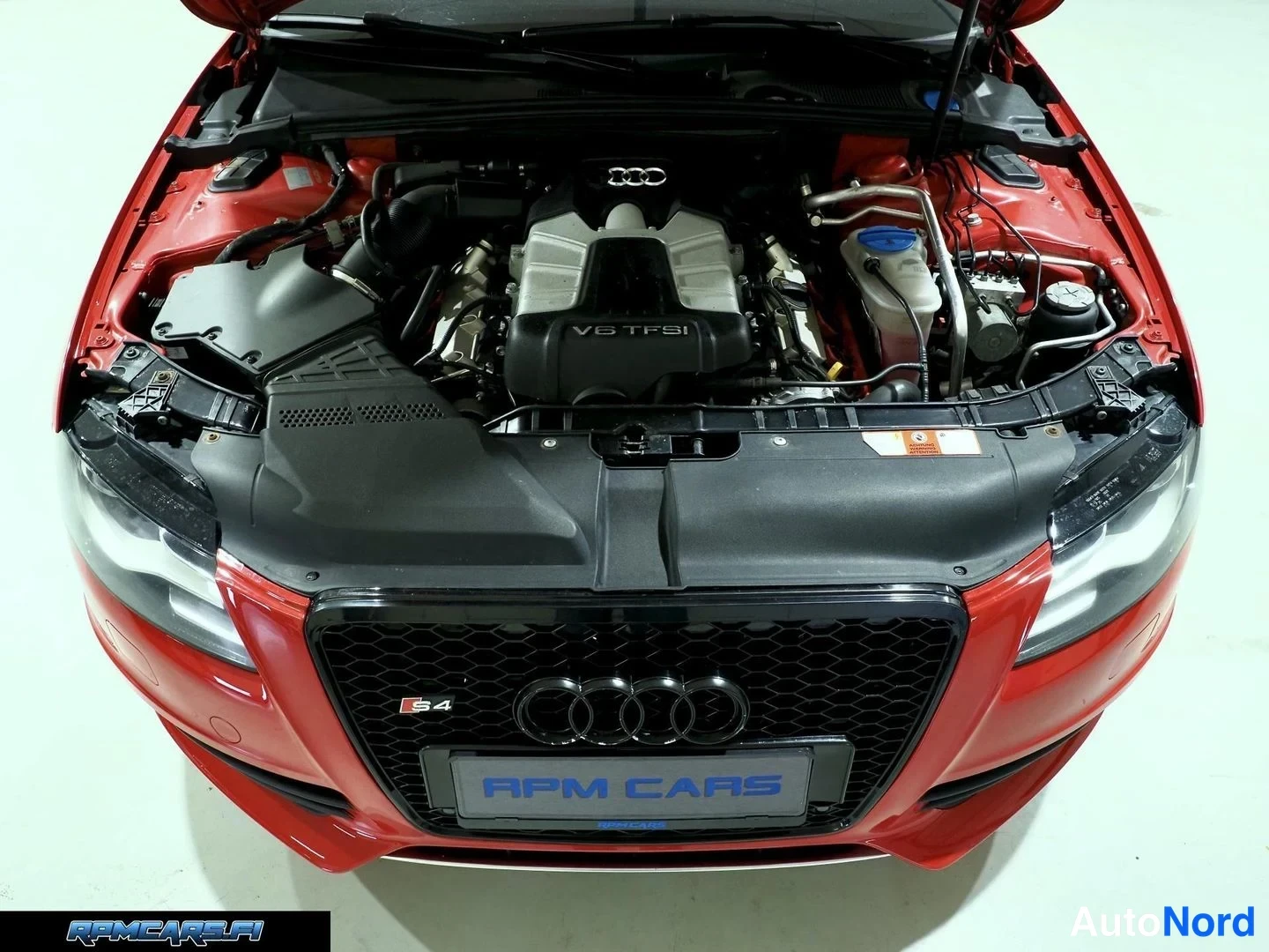 Punainen Audi S4 2009, moottoritila, kuva 42