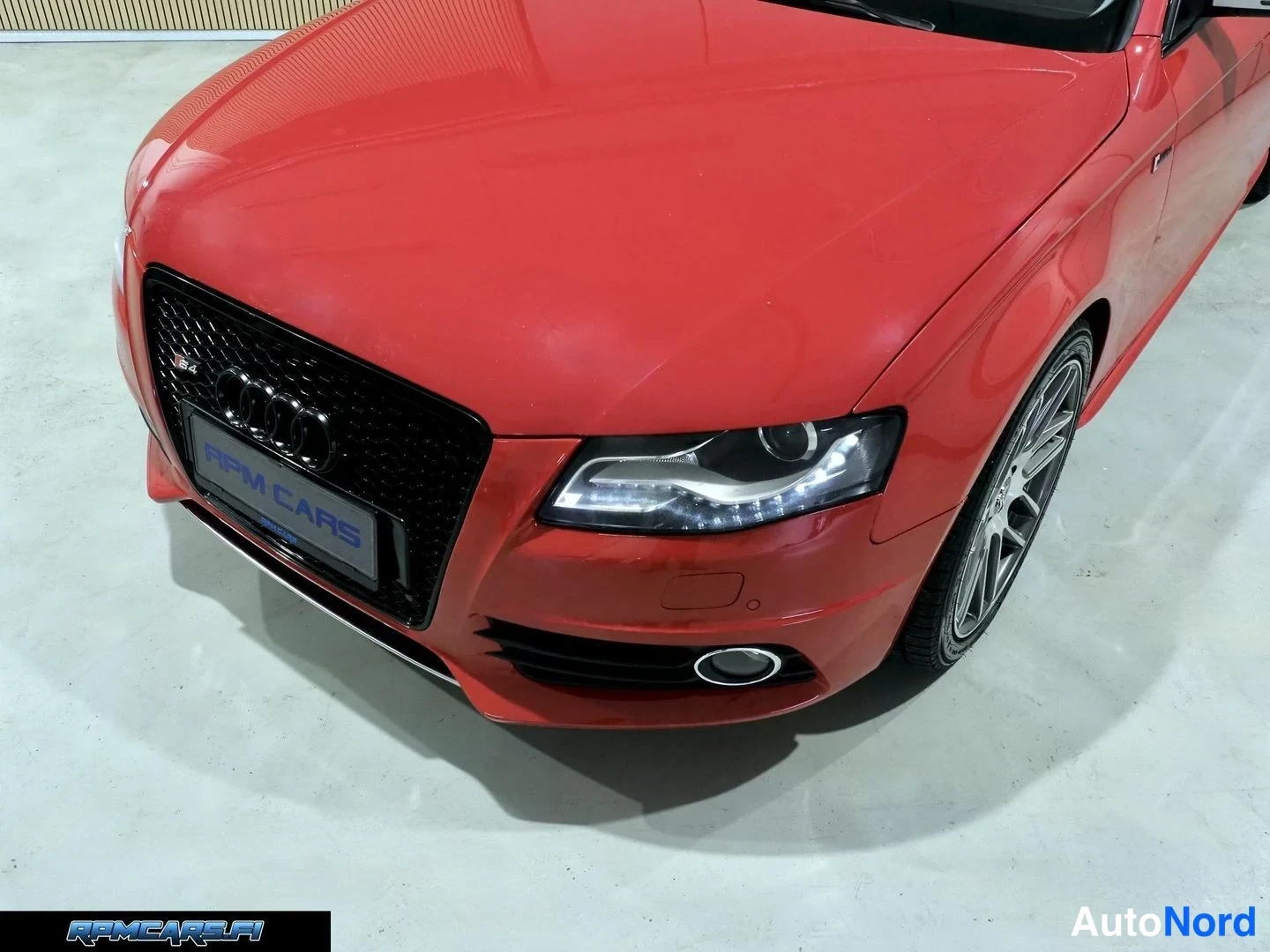 Punainen Audi S4 2009, etuviisto, keula vasemmalle, kuva 7